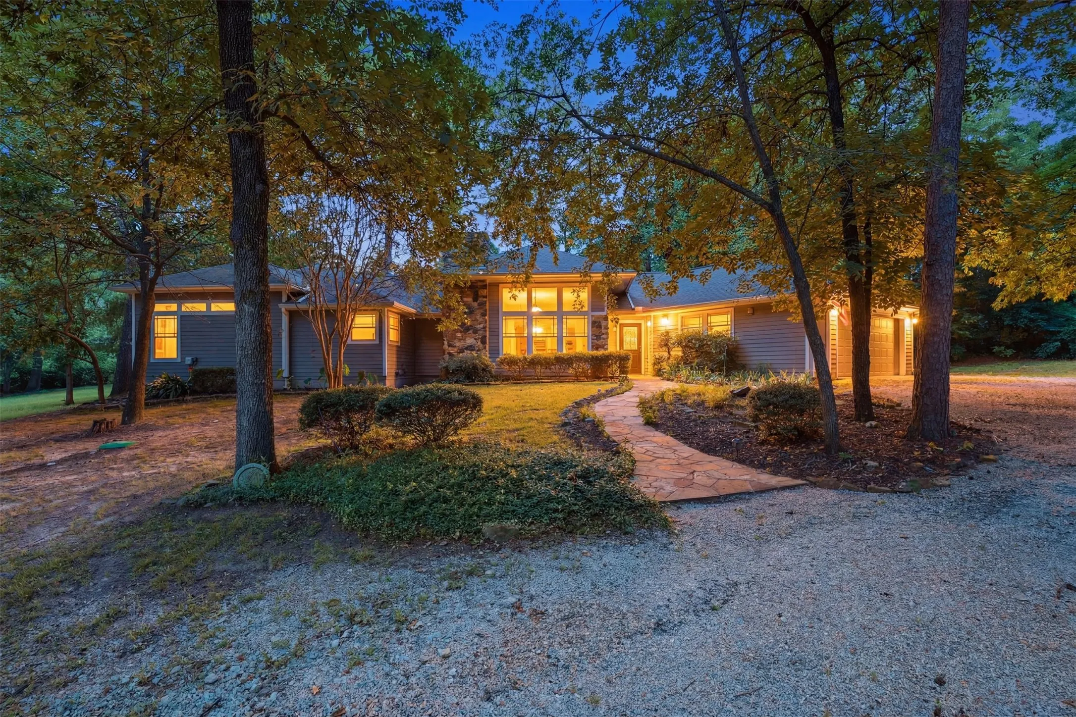 Single Family Residence For Sale in Franklin (TX) County , 565 W El Dorado Drive, Scroggins, Texas 75480, 4 Bedroom, 2 Bathroom, 2 Garage spaces, 2,232 Sqft, built in 2002, Price $499,000, mls#21334738, Real Estate Agent in Scroggins, Homes For Sale in Franklin (TX) county, Homes For Sale in Scroggins, Realtor in Scroggins Texas, Real Estate Brokerage Independent Realty Texas, Luminita Cordes Realtor