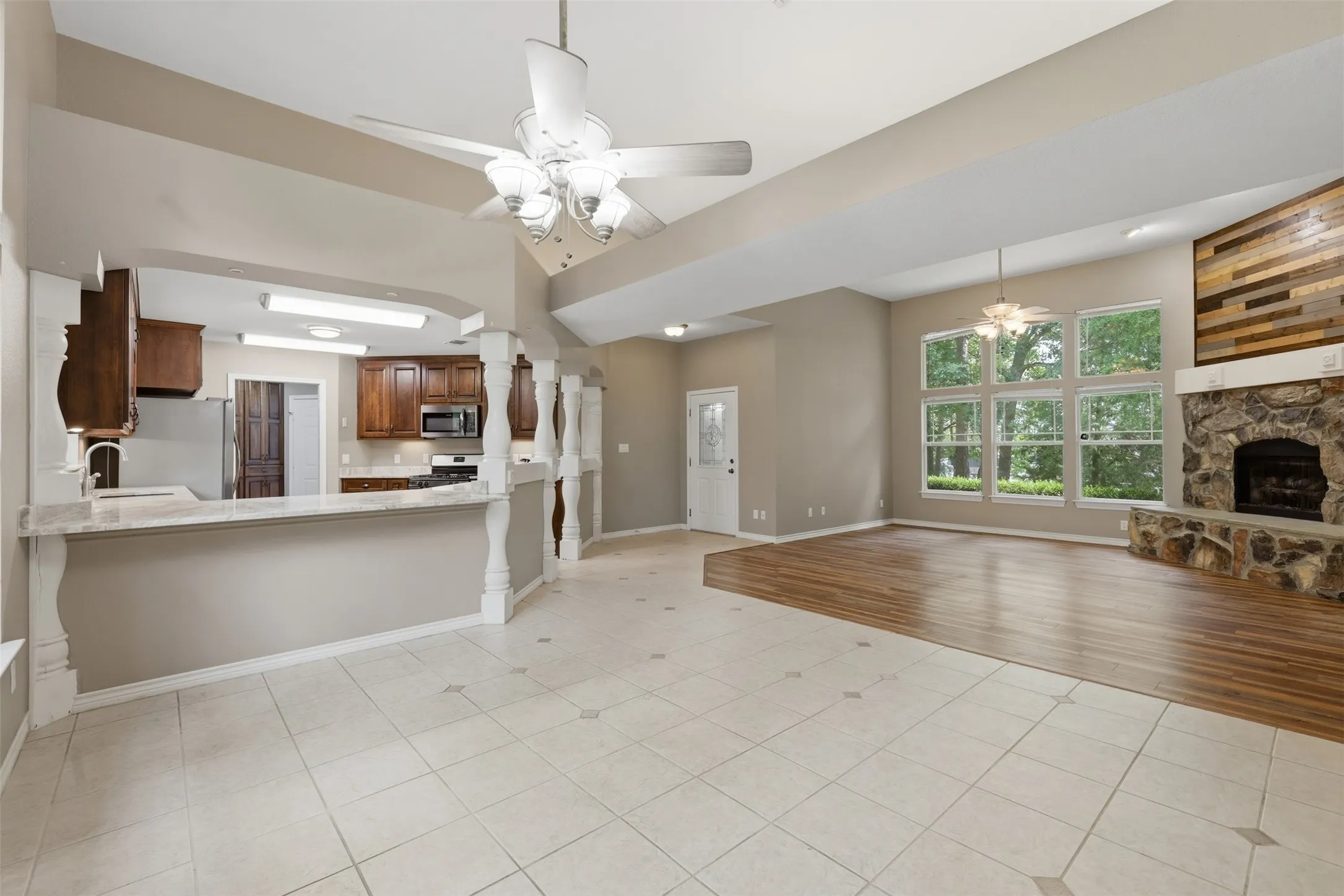 Single Family Residence For Sale in Franklin (TX) County , 565 W El Dorado Drive, Scroggins, Texas 75480, 4 Bedroom, 2 Bathroom, 2 Garage spaces, 2,232 Sqft, built in 2002, Price $499,000, mls#21334738, Real Estate Agent in Scroggins, Homes For Sale in Franklin (TX) county, Homes For Sale in Scroggins, Realtor in Scroggins Texas, Real Estate Brokerage Independent Realty Texas, Luminita Cordes Realtor
