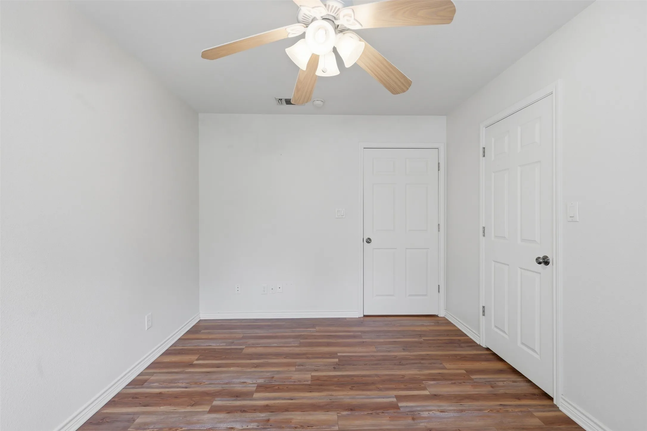 Single Family Residence For Sale in Franklin (TX) County , 565 W El Dorado Drive, Scroggins, Texas 75480, 4 Bedroom, 2 Bathroom, 2 Garage spaces, 2,232 Sqft, built in 2002, Price $499,000, mls#21334738, Real Estate Agent in Scroggins, Homes For Sale in Franklin (TX) county, Homes For Sale in Scroggins, Realtor in Scroggins Texas, Real Estate Brokerage Independent Realty Texas, Luminita Cordes Realtor