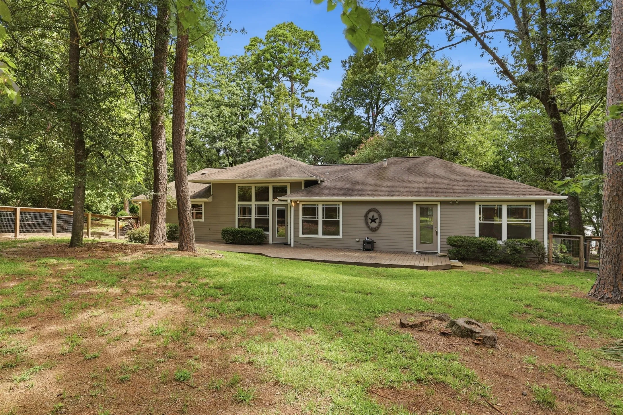 Single Family Residence For Sale in Franklin (TX) County , 565 W El Dorado Drive, Scroggins, Texas 75480, 4 Bedroom, 2 Bathroom, 2 Garage spaces, 2,232 Sqft, built in 2002, Price $499,000, mls#21334738, Real Estate Agent in Scroggins, Homes For Sale in Franklin (TX) county, Homes For Sale in Scroggins, Realtor in Scroggins Texas, Real Estate Brokerage Independent Realty Texas, Luminita Cordes Realtor