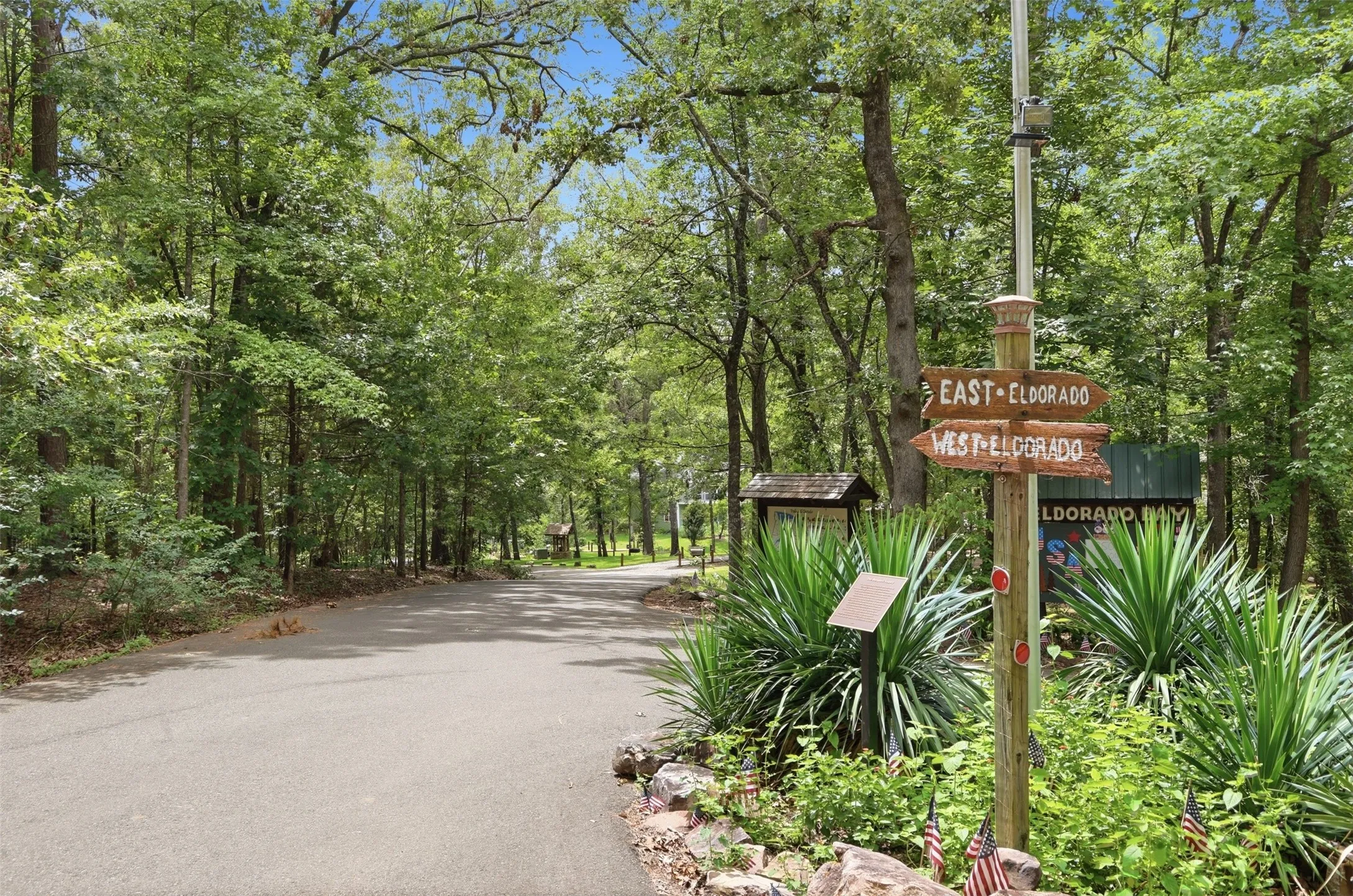 Single Family Residence For Sale in Franklin (TX) County , 565 W El Dorado Drive, Scroggins, Texas 75480, 4 Bedroom, 2 Bathroom, 2 Garage spaces, 2,232 Sqft, built in 2002, Price $499,000, mls#21334738, Real Estate Agent in Scroggins, Homes For Sale in Franklin (TX) county, Homes For Sale in Scroggins, Realtor in Scroggins Texas, Real Estate Brokerage Independent Realty Texas, Luminita Cordes Realtor