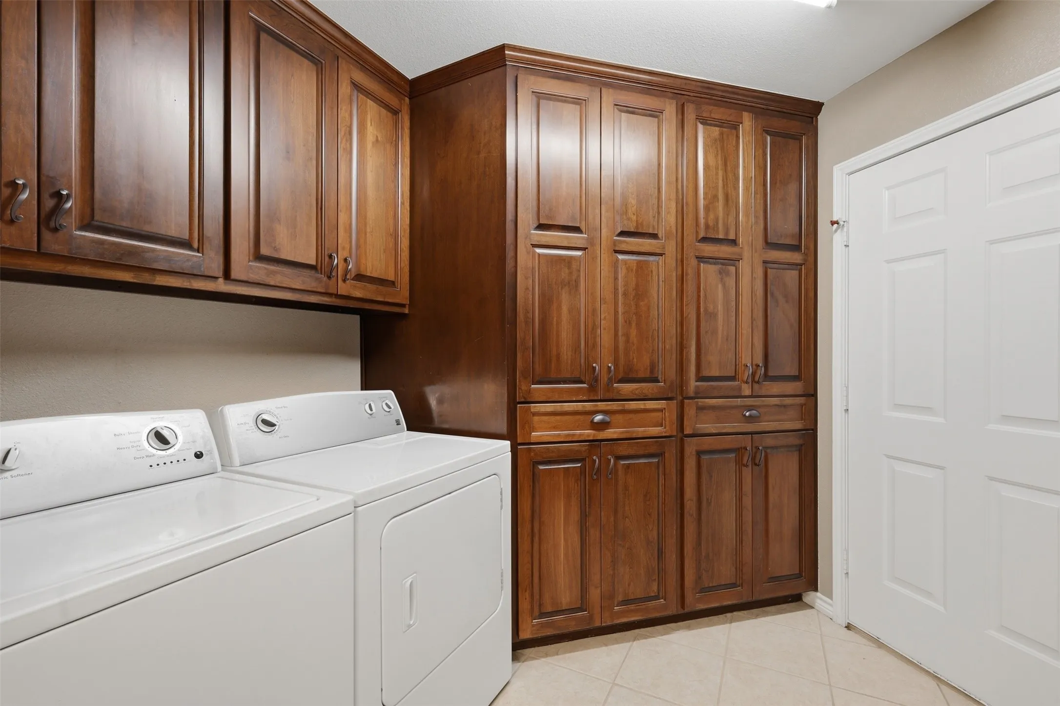 Single Family Residence For Sale in Franklin (TX) County , 565 W El Dorado Drive, Scroggins, Texas 75480, 4 Bedroom, 2 Bathroom, 2 Garage spaces, 2,232 Sqft, built in 2002, Price $499,000, mls#21334738, Real Estate Agent in Scroggins, Homes For Sale in Franklin (TX) county, Homes For Sale in Scroggins, Realtor in Scroggins Texas, Real Estate Brokerage Independent Realty Texas, Luminita Cordes Realtor