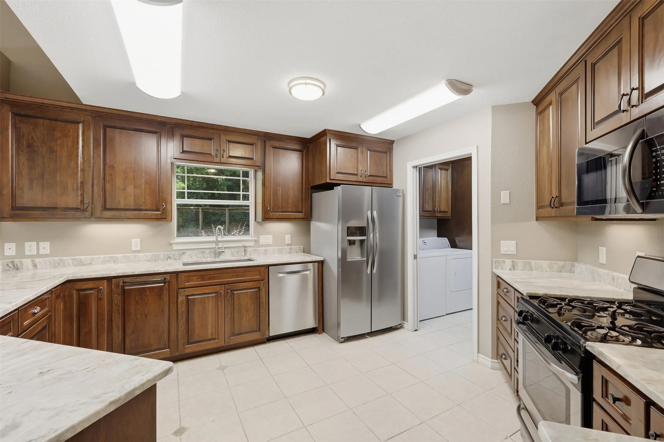 Single Family Residence For Sale in Franklin (TX) County , 565 W El Dorado Drive, Scroggins, Texas 75480, 4 Bedroom, 2 Bathroom, 2 Garage spaces, 2,232 Sqft, built in 2002, Price $499,000, mls#21334738, Real Estate Agent in Scroggins, Homes For Sale in Franklin (TX) county, Homes For Sale in Scroggins, Realtor in Scroggins Texas, Real Estate Brokerage Independent Realty Texas, Luminita Cordes Realtor