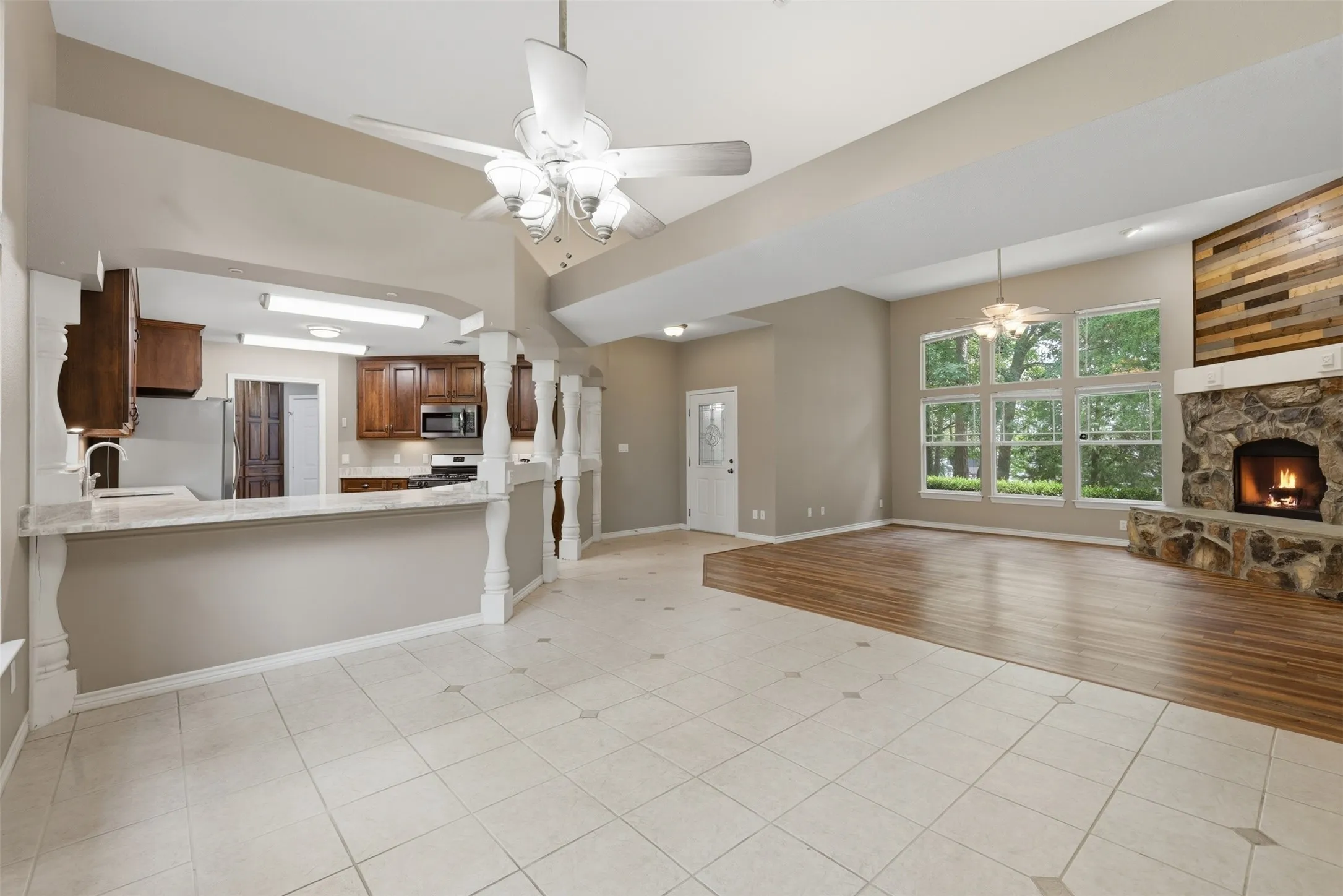 Single Family Residence For Sale in Franklin (TX) County , 565 W El Dorado Drive, Scroggins, Texas 75480, 4 Bedroom, 2 Bathroom, 2 Garage spaces, 2,232 Sqft, built in 2002, Price $499,000, mls#21334738, Real Estate Agent in Scroggins, Homes For Sale in Franklin (TX) county, Homes For Sale in Scroggins, Realtor in Scroggins Texas, Real Estate Brokerage Independent Realty Texas, Luminita Cordes Realtor