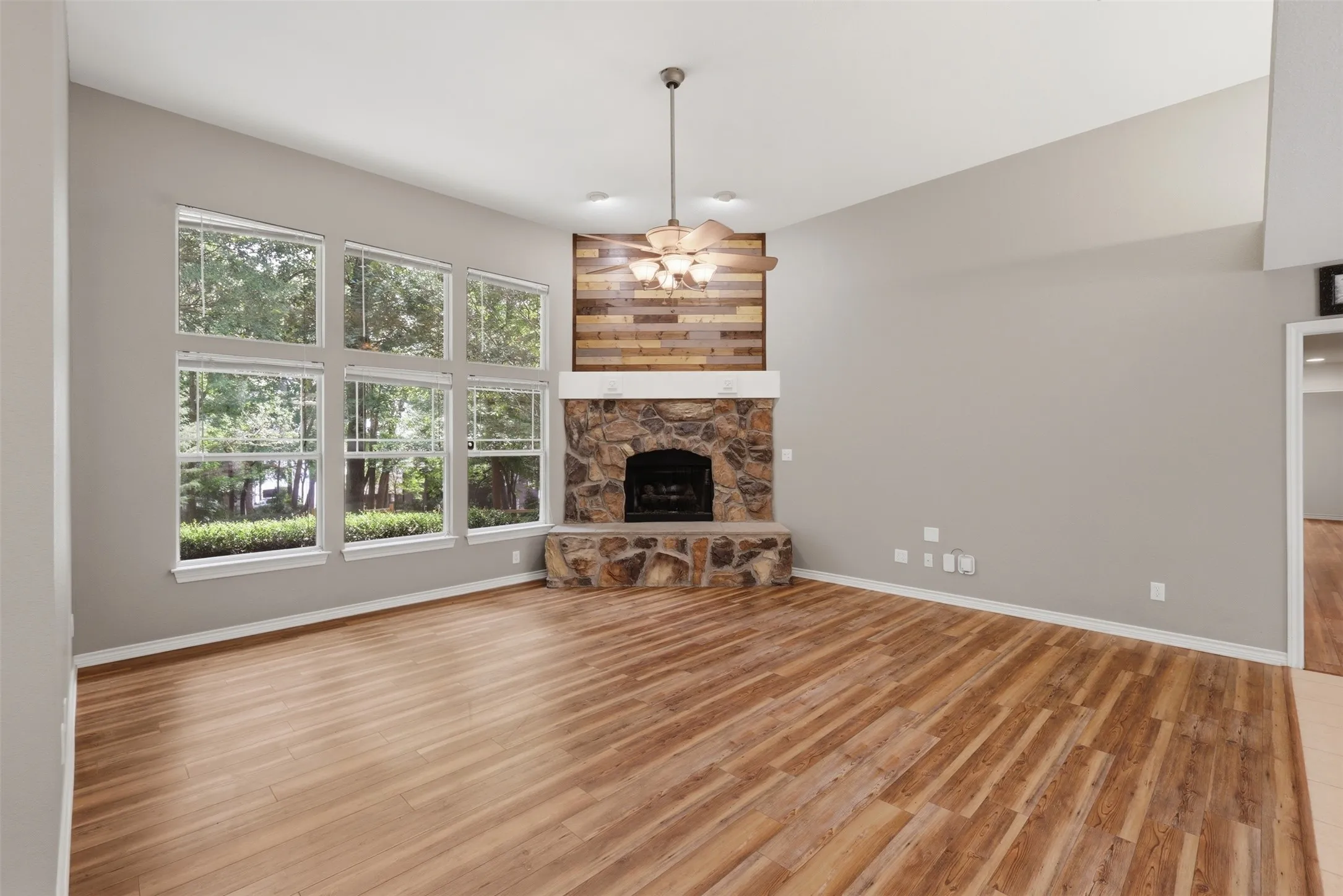 Single Family Residence For Sale in Franklin (TX) County , 565 W El Dorado Drive, Scroggins, Texas 75480, 4 Bedroom, 2 Bathroom, 2 Garage spaces, 2,232 Sqft, built in 2002, Price $499,000, mls#21334738, Real Estate Agent in Scroggins, Homes For Sale in Franklin (TX) county, Homes For Sale in Scroggins, Realtor in Scroggins Texas, Real Estate Brokerage Independent Realty Texas, Luminita Cordes Realtor