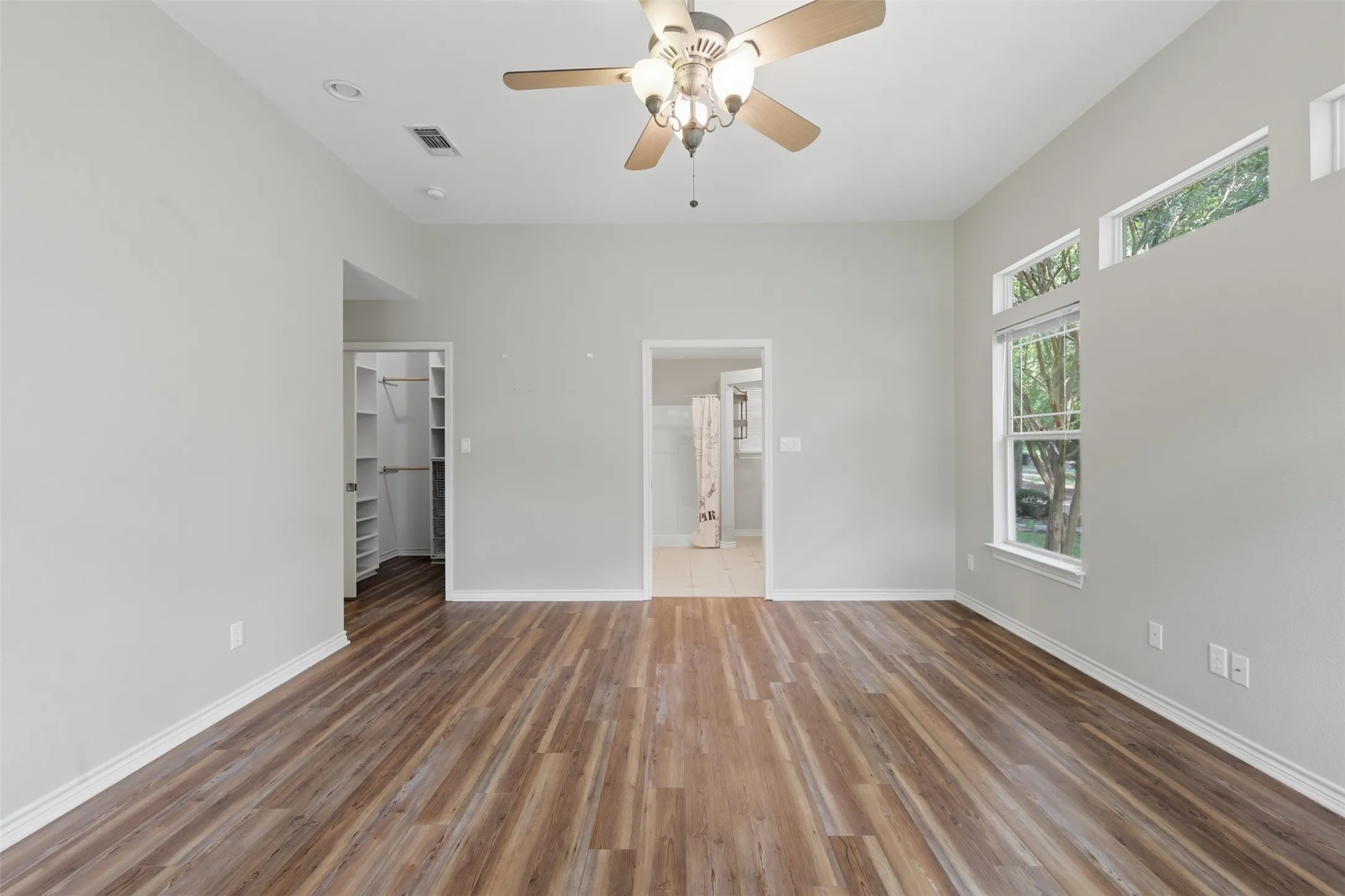 Single Family Residence For Sale in Franklin (TX) County , 565 W El Dorado Drive, Scroggins, Texas 75480, 4 Bedroom, 2 Bathroom, 2 Garage spaces, 2,232 Sqft, built in 2002, Price $499,000, mls#21334738, Real Estate Agent in Scroggins, Homes For Sale in Franklin (TX) county, Homes For Sale in Scroggins, Realtor in Scroggins Texas, Real Estate Brokerage Independent Realty Texas, Luminita Cordes Realtor