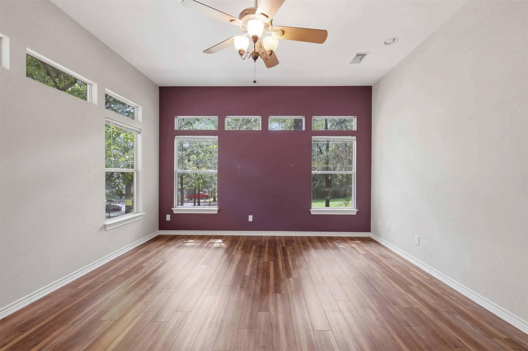 Single Family Residence For Sale in Franklin (TX) County , 565 W El Dorado Drive, Scroggins, Texas 75480, 4 Bedroom, 2 Bathroom, 2 Garage spaces, 2,232 Sqft, built in 2002, Price $499,000, mls#21334738, Real Estate Agent in Scroggins, Homes For Sale in Franklin (TX) county, Homes For Sale in Scroggins, Realtor in Scroggins Texas, Real Estate Brokerage Independent Realty Texas, Luminita Cordes Realtor