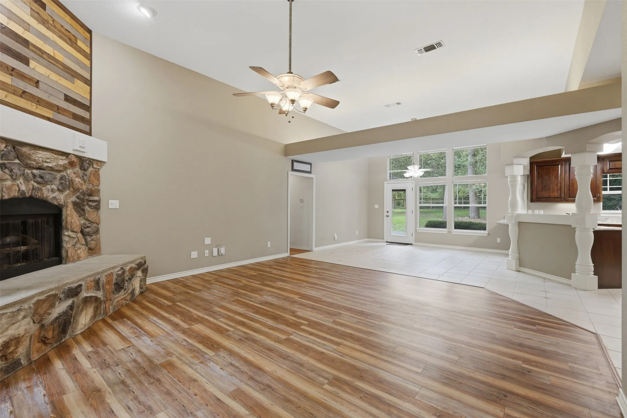 Single Family Residence For Sale in Franklin (TX) County , 565 W El Dorado Drive, Scroggins, Texas 75480, 4 Bedroom, 2 Bathroom, 2 Garage spaces, 2,232 Sqft, built in 2002, Price $499,000, mls#21334738, Real Estate Agent in Scroggins, Homes For Sale in Franklin (TX) county, Homes For Sale in Scroggins, Realtor in Scroggins Texas, Real Estate Brokerage Independent Realty Texas, Luminita Cordes Realtor