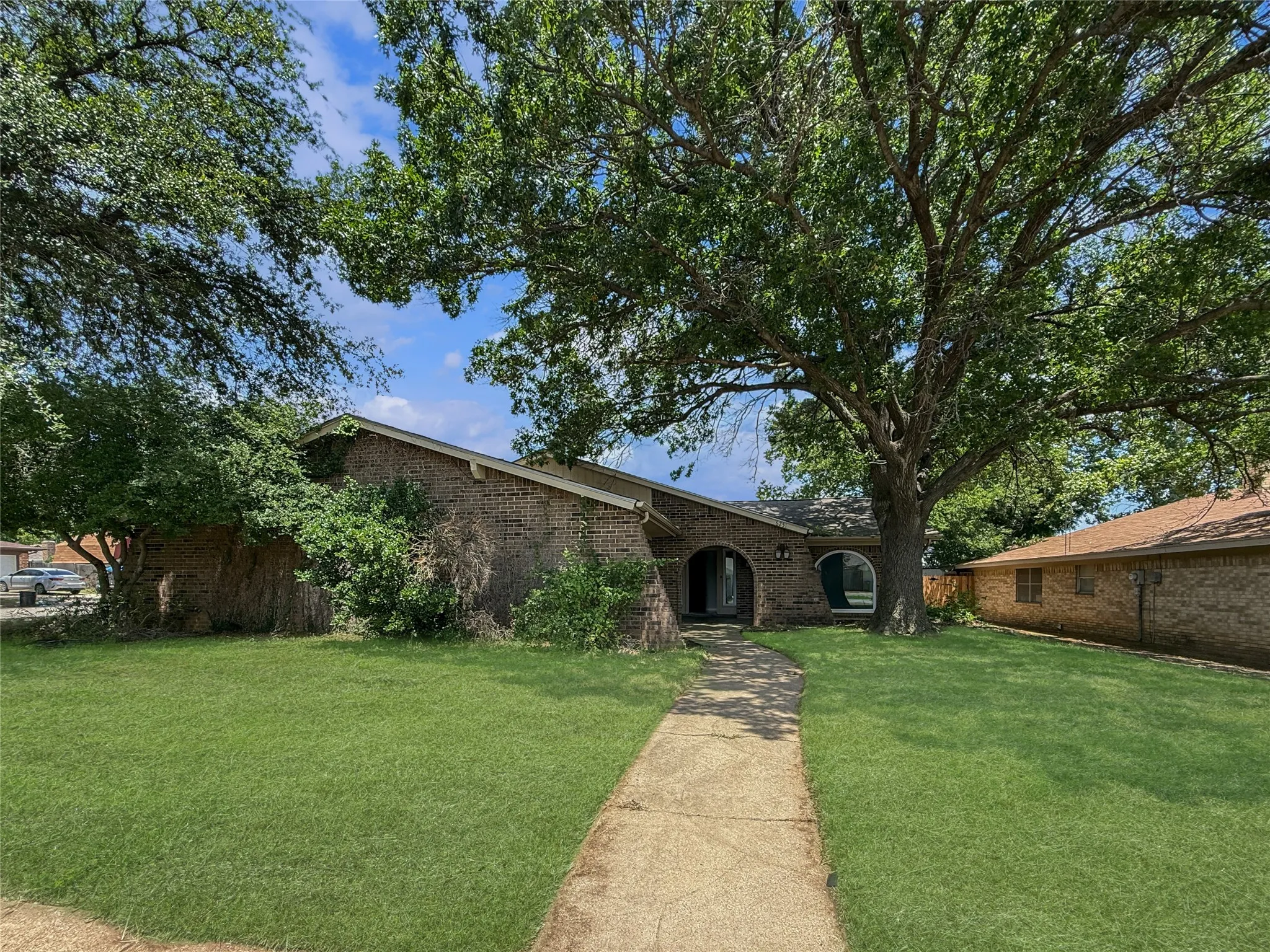 Single Family Residence For Rent in Tarrant County , 6251 Shirley Drive, North Richland Hills, Texas 76180, 3 Bedrooms, 2 Bathrooms, 2 Garage spaces, 1,947 Sqft, built in 1974, Price $2,550, mls#21338328, Real Estate Agent in North Richland Hills, Homes For Rent in Tarrant county, Homes For Rent in North Richland Hills, Realtor in North Richland Hills Texas, Real Estate Brokerage Independent Realty Texas, Luminita Cordes Realtor