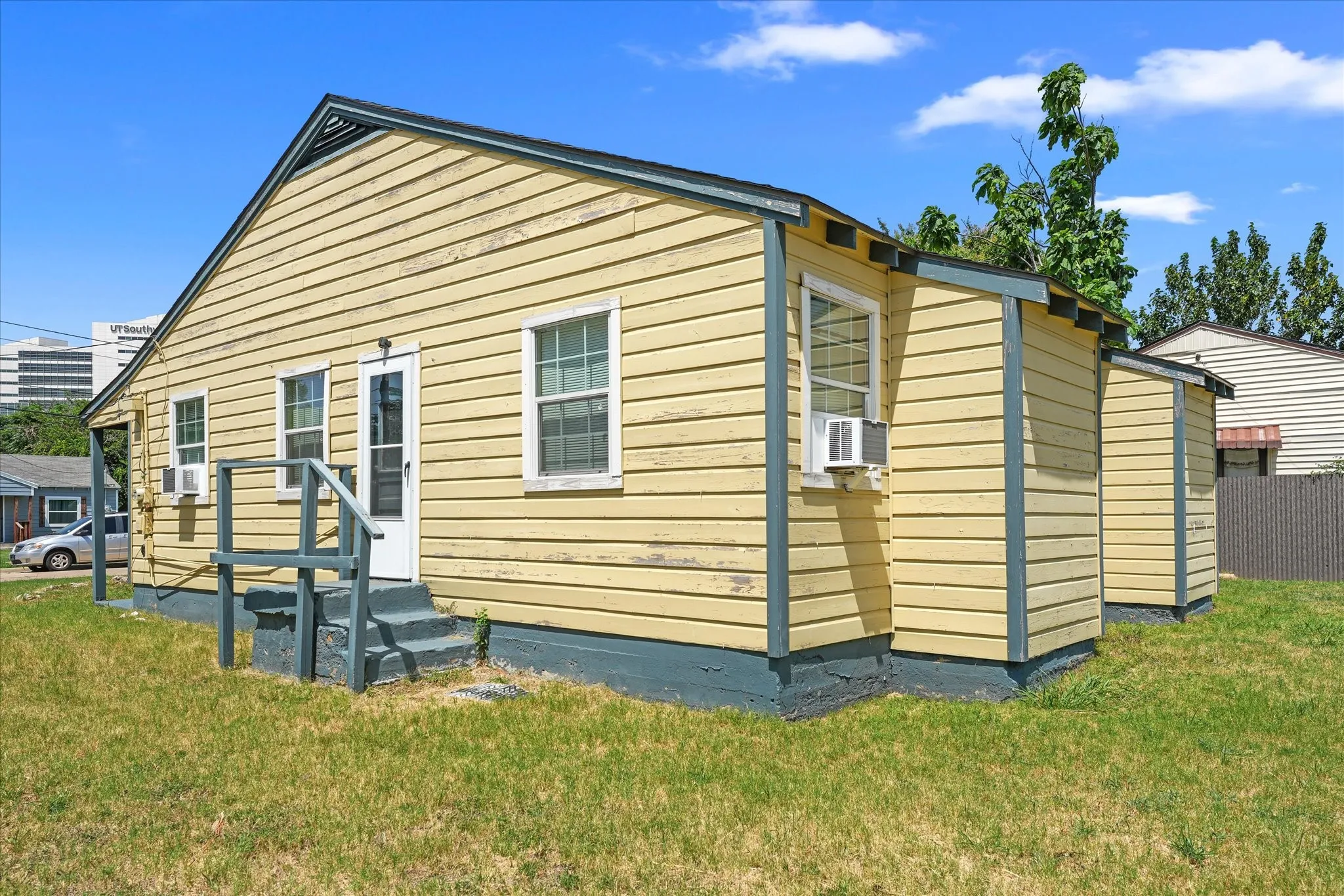 Single Family Residence For Sale in Dallas County , 1808 Prairie View Drive, Dallas, Texas 75235, 3 Bedroom, 2 Bathroom, Garage spaces, 1,162 Sqft, built in 1952, mls#21338537, Real Estate Agent in Dallas, Homes For Sale in Dallas county, Homes For Sale in Dallas, Realtor in Dallas Texas, Real Estate Brokerage Independent Realty Texas, Luminita Cordes Realtor