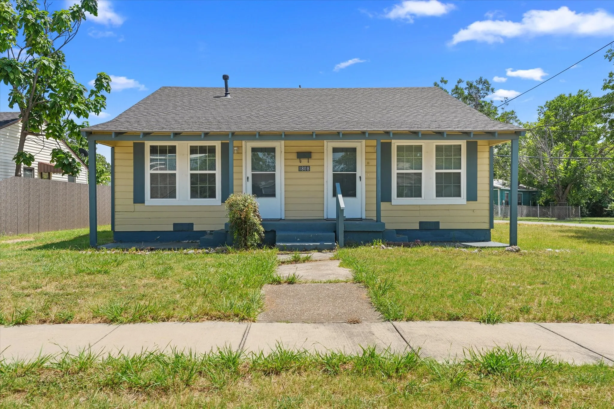 Single Family Residence For Sale in Dallas County , 1808 Prairie View Drive, Dallas, Texas 75235, 3 Bedroom, 2 Bathroom, Garage spaces, 1,162 Sqft, built in 1952, mls#21338537, Real Estate Agent in Dallas, Homes For Sale in Dallas county, Homes For Sale in Dallas, Realtor in Dallas Texas, Real Estate Brokerage Independent Realty Texas, Luminita Cordes Realtor