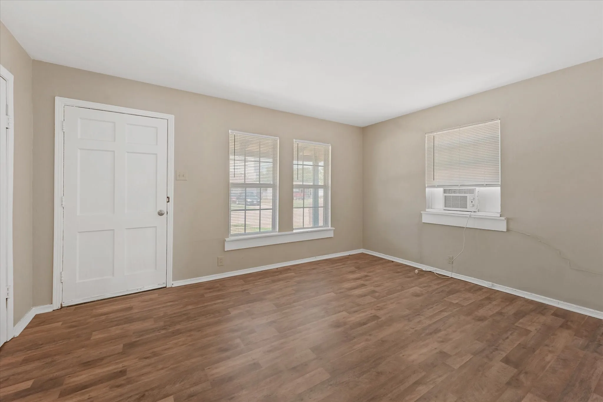 Single Family Residence For Sale in Dallas County , 1808 Prairie View Drive, Dallas, Texas 75235, 3 Bedroom, 2 Bathroom, Garage spaces, 1,162 Sqft, built in 1952, mls#21338537, Real Estate Agent in Dallas, Homes For Sale in Dallas county, Homes For Sale in Dallas, Realtor in Dallas Texas, Real Estate Brokerage Independent Realty Texas, Luminita Cordes Realtor