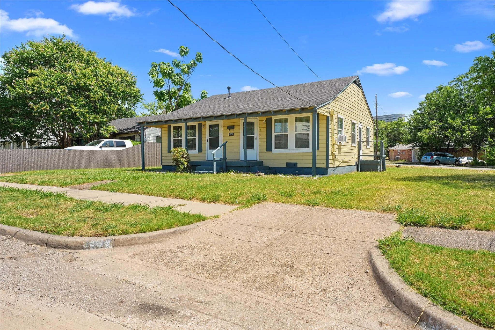 Single Family Residence For Sale in Dallas County , 1808 Prairie View Drive, Dallas, Texas 75235, 3 Bedroom, 2 Bathroom, Garage spaces, 1,162 Sqft, built in 1952, mls#21338537, Real Estate Agent in Dallas, Homes For Sale in Dallas county, Homes For Sale in Dallas, Realtor in Dallas Texas, Real Estate Brokerage Independent Realty Texas, Luminita Cordes Realtor