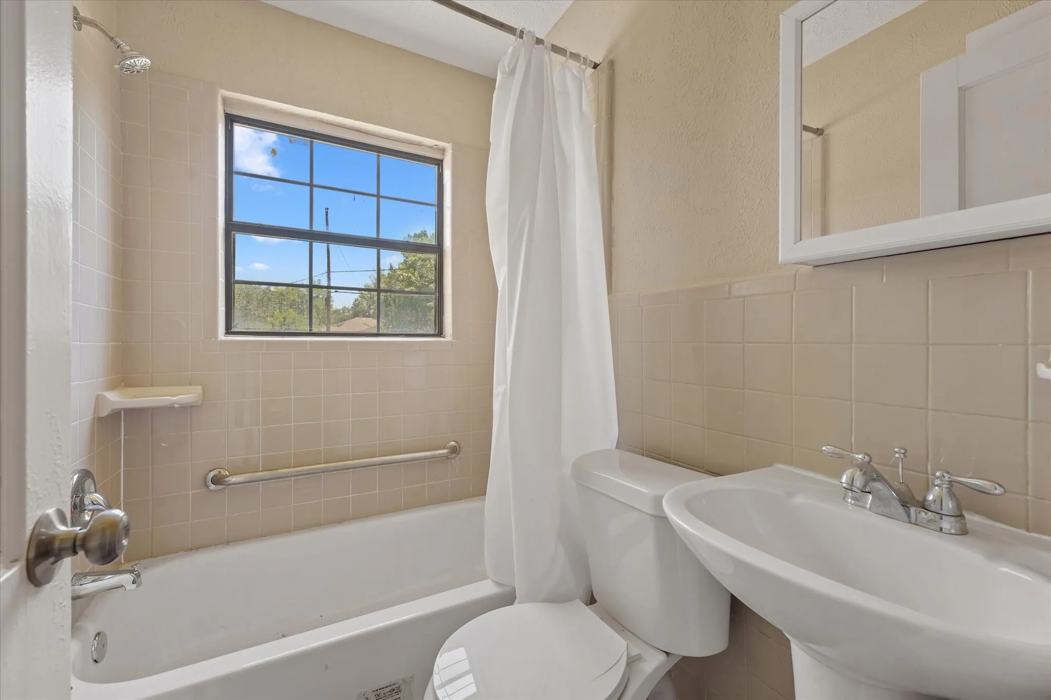 Single Family Residence For Sale in Dallas County , 1808 Prairie View Drive, Dallas, Texas 75235, 3 Bedroom, 2 Bathroom, Garage spaces, 1,162 Sqft, built in 1952, mls#21338537, Real Estate Agent in Dallas, Homes For Sale in Dallas county, Homes For Sale in Dallas, Realtor in Dallas Texas, Real Estate Brokerage Independent Realty Texas, Luminita Cordes Realtor