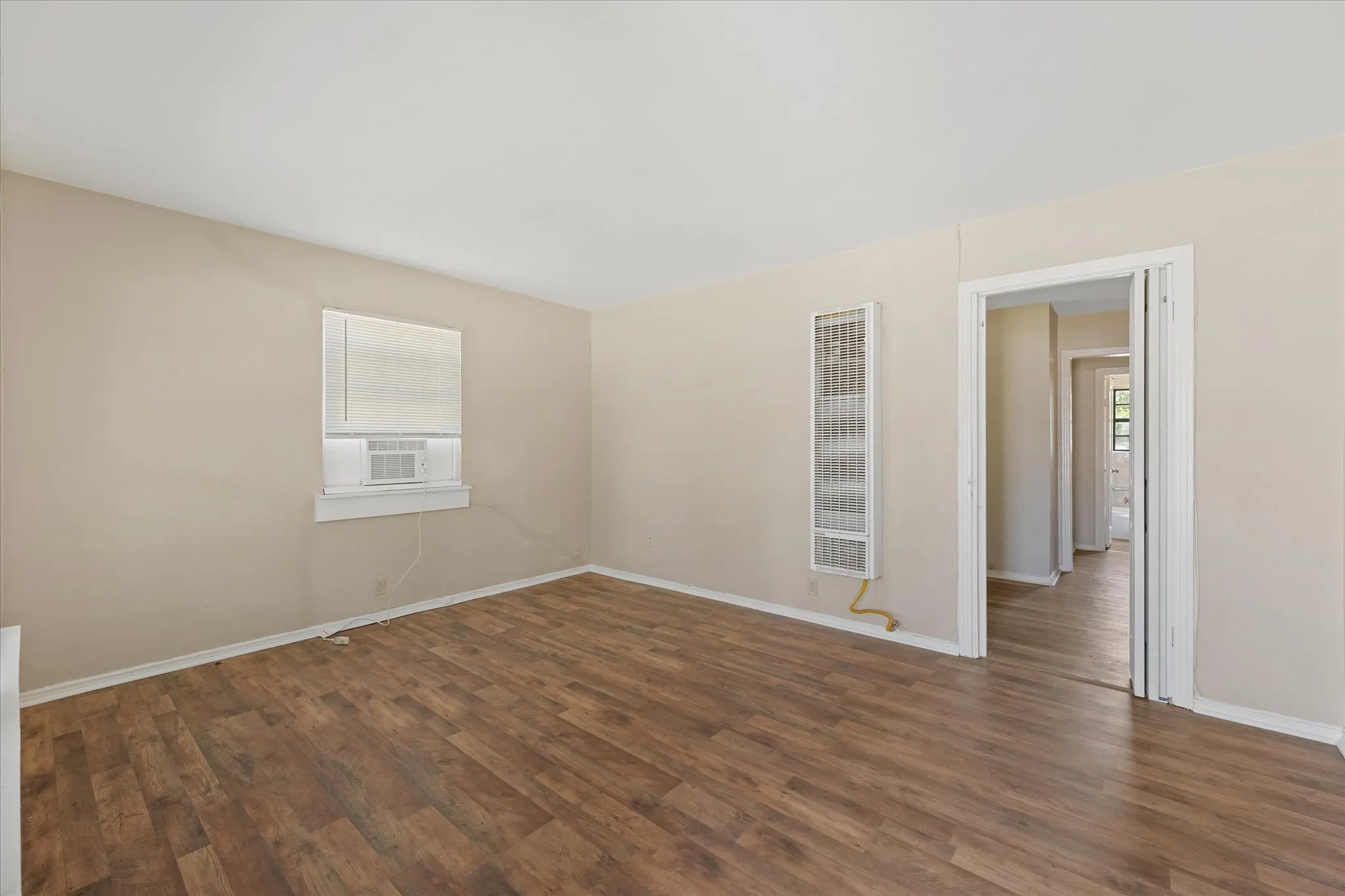 Single Family Residence For Sale in Dallas County , 1808 Prairie View Drive, Dallas, Texas 75235, 3 Bedroom, 2 Bathroom, Garage spaces, 1,162 Sqft, built in 1952, mls#21338537, Real Estate Agent in Dallas, Homes For Sale in Dallas county, Homes For Sale in Dallas, Realtor in Dallas Texas, Real Estate Brokerage Independent Realty Texas, Luminita Cordes Realtor