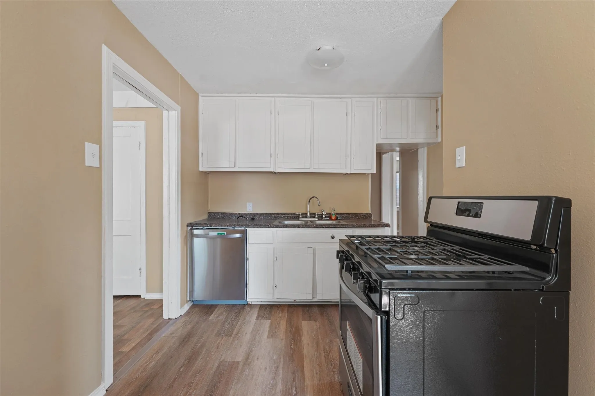 Single Family Residence For Sale in Dallas County , 1808 Prairie View Drive, Dallas, Texas 75235, 3 Bedroom, 2 Bathroom, Garage spaces, 1,162 Sqft, built in 1952, mls#21338537, Real Estate Agent in Dallas, Homes For Sale in Dallas county, Homes For Sale in Dallas, Realtor in Dallas Texas, Real Estate Brokerage Independent Realty Texas, Luminita Cordes Realtor