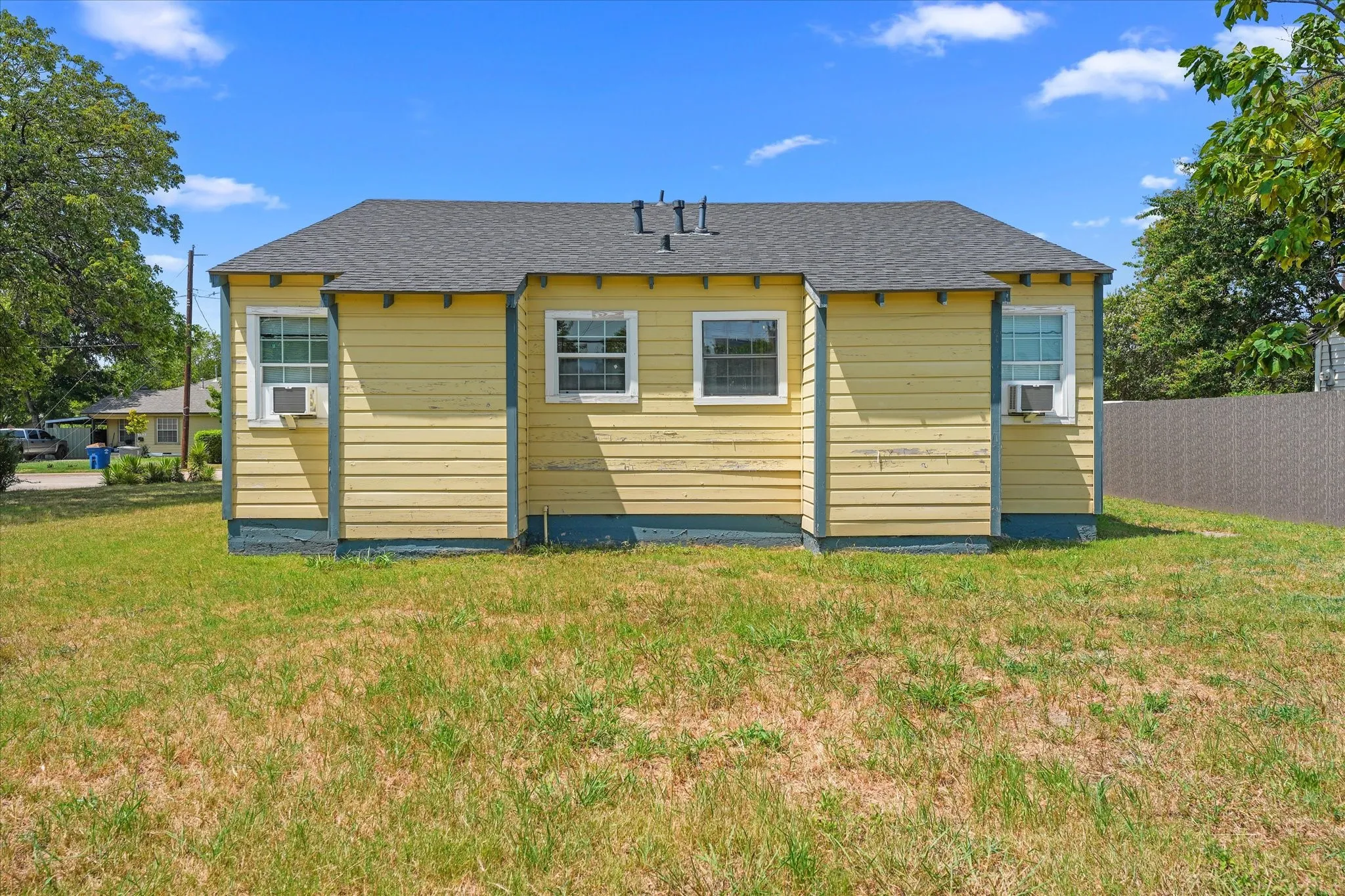 Single Family Residence For Sale in Dallas County , 1808 Prairie View Drive, Dallas, Texas 75235, 3 Bedroom, 2 Bathroom, Garage spaces, 1,162 Sqft, built in 1952, mls#21338537, Real Estate Agent in Dallas, Homes For Sale in Dallas county, Homes For Sale in Dallas, Realtor in Dallas Texas, Real Estate Brokerage Independent Realty Texas, Luminita Cordes Realtor
