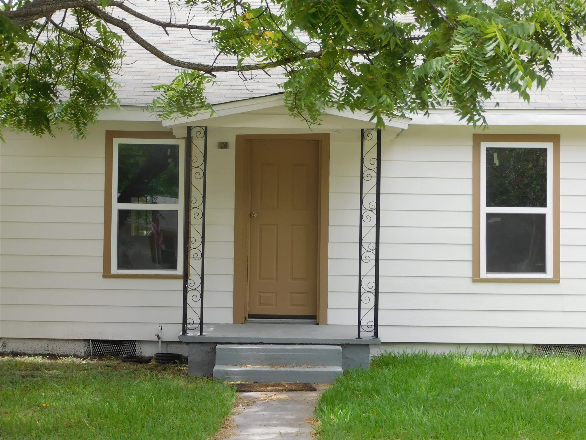 Single Family Residence For Sale in Hill County , 407 NE 4th Street, Hubbard, Texas 76648, 3 Bedroom, 1 Bathroom, Garage spaces, 1,256 Sqft, built in 1945, mls#21338435, Real Estate Agent in Hubbard, Homes For Sale in Hill county, Homes For Sale in Hubbard, Realtor in Hubbard Texas, Real Estate Brokerage Independent Realty Texas, Luminita Cordes Realtor