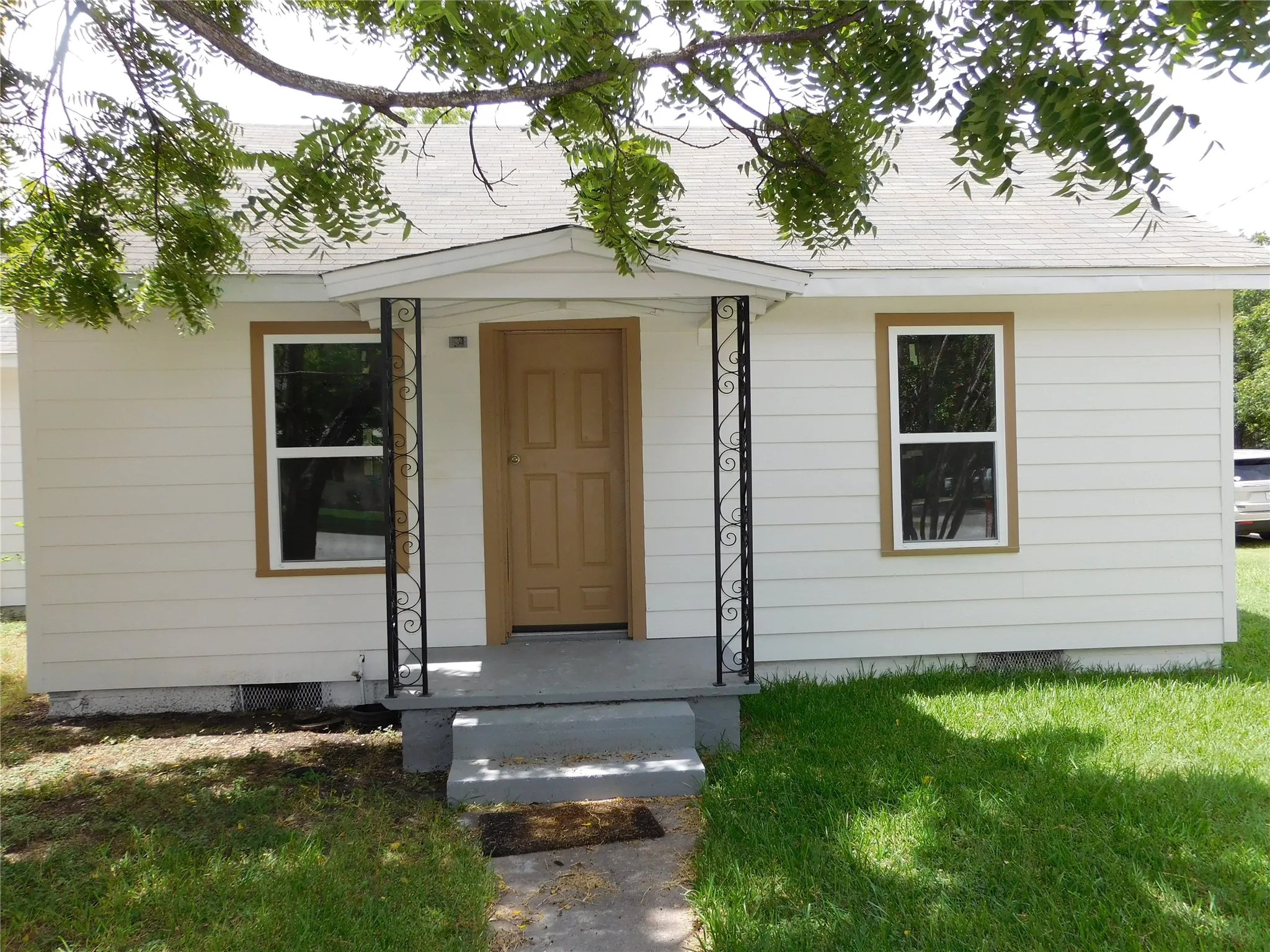 Single Family Residence For Sale in Hill County , 407 NE 4th Street, Hubbard, Texas 76648, 3 Bedroom, 1 Bathroom, Garage spaces, 1,256 Sqft, built in 1945, mls#21338435, Real Estate Agent in Hubbard, Homes For Sale in Hill county, Homes For Sale in Hubbard, Realtor in Hubbard Texas, Real Estate Brokerage Independent Realty Texas, Luminita Cordes Realtor