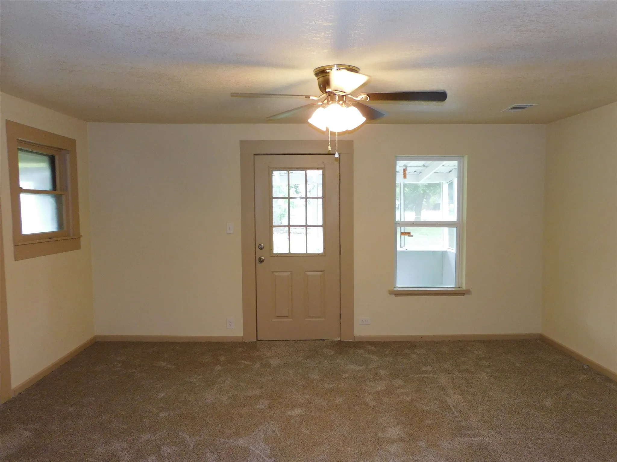 Single Family Residence For Sale in Hill County , 407 NE 4th Street, Hubbard, Texas 76648, 3 Bedroom, 1 Bathroom, Garage spaces, 1,256 Sqft, built in 1945, mls#21338435, Real Estate Agent in Hubbard, Homes For Sale in Hill county, Homes For Sale in Hubbard, Realtor in Hubbard Texas, Real Estate Brokerage Independent Realty Texas, Luminita Cordes Realtor