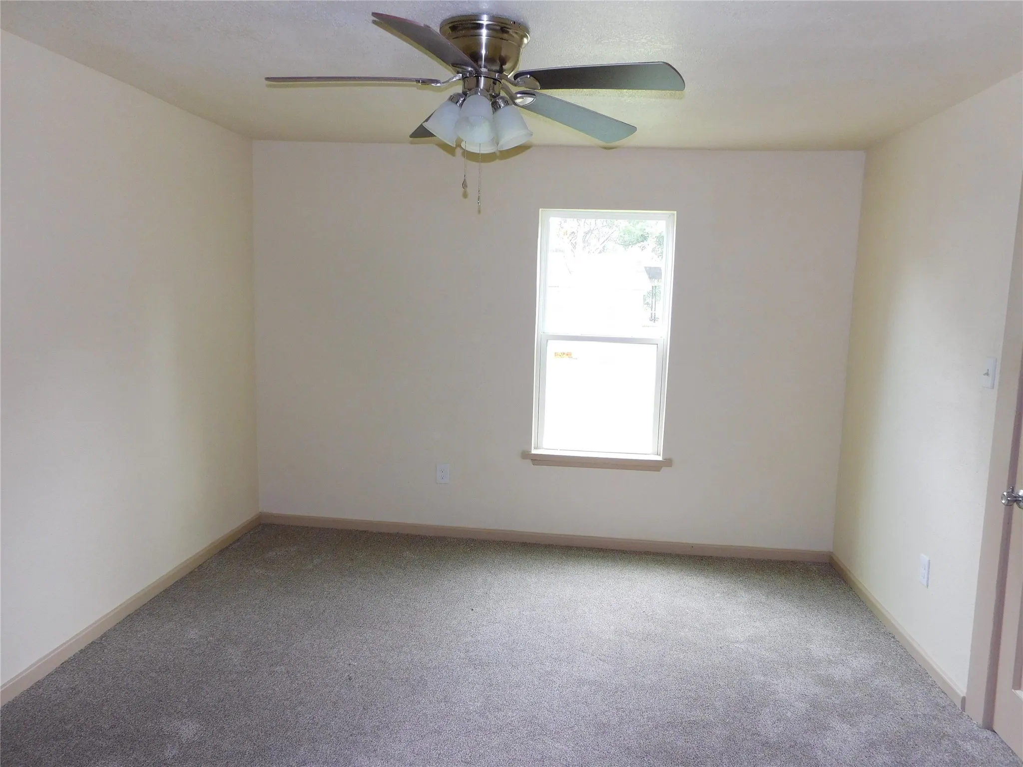 Single Family Residence For Sale in Hill County , 407 NE 4th Street, Hubbard, Texas 76648, 3 Bedroom, 1 Bathroom, Garage spaces, 1,256 Sqft, built in 1945, mls#21338435, Real Estate Agent in Hubbard, Homes For Sale in Hill county, Homes For Sale in Hubbard, Realtor in Hubbard Texas, Real Estate Brokerage Independent Realty Texas, Luminita Cordes Realtor
