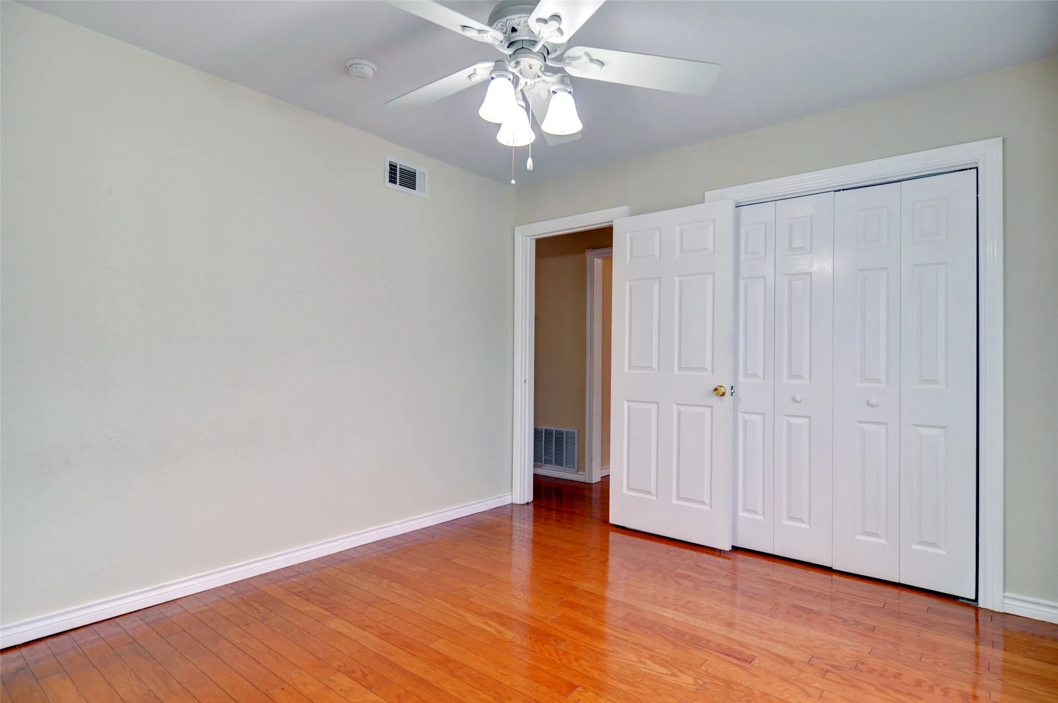 Single Family Residence For Rent in Tarrant County , 1110 Wade Hampton Street, Benbrook, Texas 76126, 3 Bedroom, 2 Bathroom, 2 Garage spaces, 1,570 Sqft, built in 1955, mls#21338554, Real Estate Agent in Benbrook, Homes For Rent in Tarrant county, Homes For Rent in Benbrook, Realtor in Benbrook Texas, Real Estate Brokerage Independent Realty Texas, Luminita Cordes Realtor