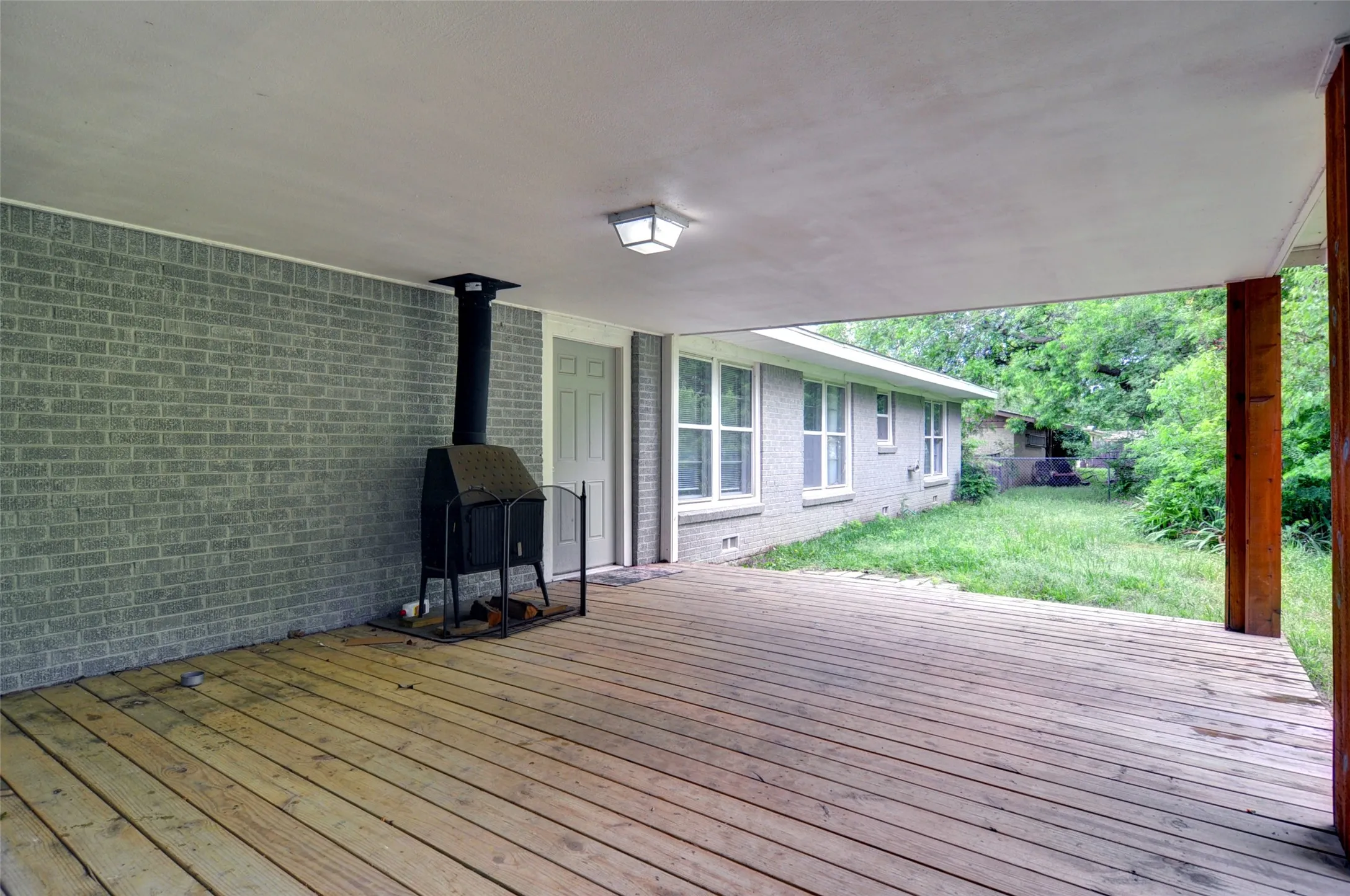 Single Family Residence For Rent in Tarrant County , 1110 Wade Hampton Street, Benbrook, Texas 76126, 3 Bedroom, 2 Bathroom, 2 Garage spaces, 1,570 Sqft, built in 1955, mls#21338554, Real Estate Agent in Benbrook, Homes For Rent in Tarrant county, Homes For Rent in Benbrook, Realtor in Benbrook Texas, Real Estate Brokerage Independent Realty Texas, Luminita Cordes Realtor