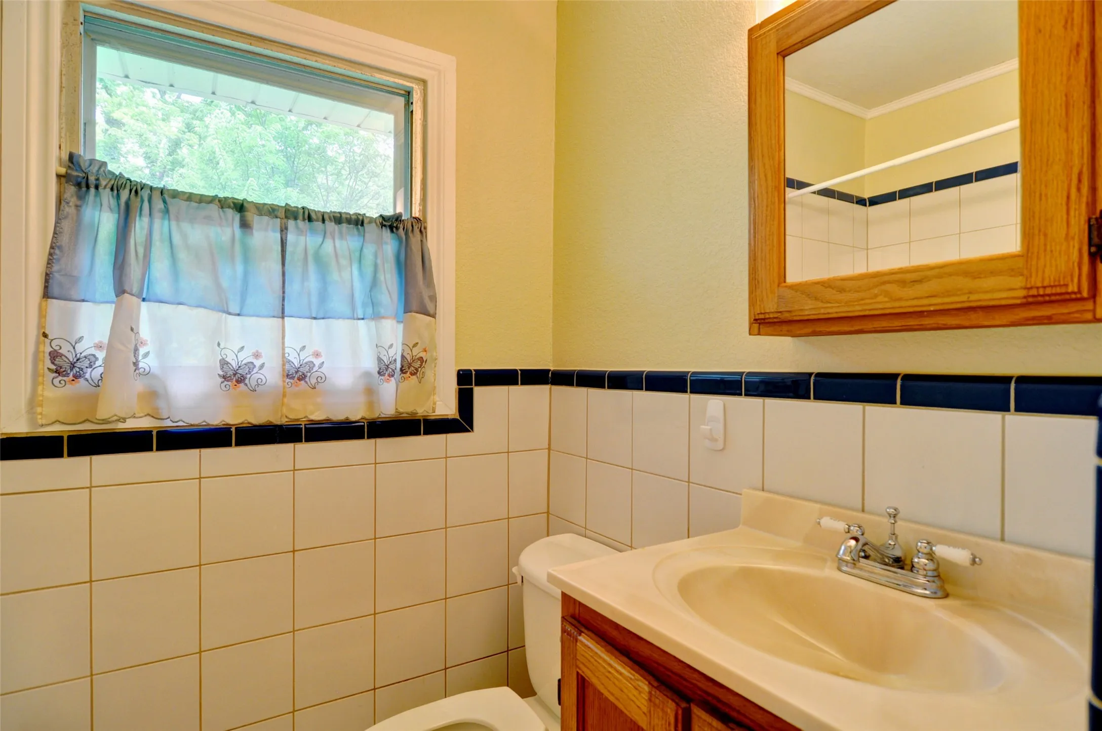 Single Family Residence For Rent in Tarrant County , 1110 Wade Hampton Street, Benbrook, Texas 76126, 3 Bedroom, 2 Bathroom, 2 Garage spaces, 1,570 Sqft, built in 1955, mls#21338554, Real Estate Agent in Benbrook, Homes For Rent in Tarrant county, Homes For Rent in Benbrook, Realtor in Benbrook Texas, Real Estate Brokerage Independent Realty Texas, Luminita Cordes Realtor