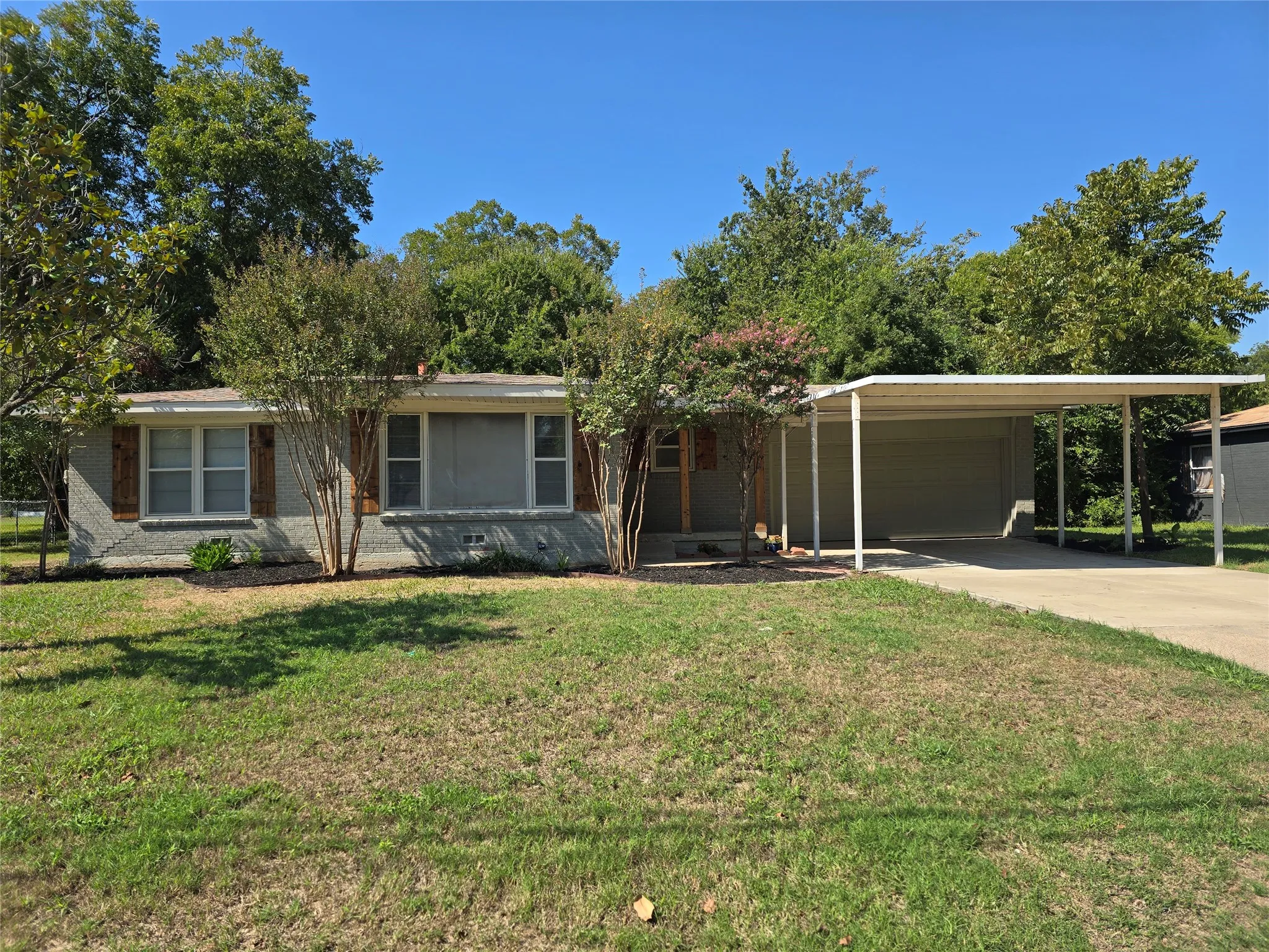 Single Family Residence For Rent in Tarrant County , 1110 Wade Hampton Street, Benbrook, Texas 76126, 3 Bedroom, 2 Bathroom, 2 Garage spaces, 1,570 Sqft, built in 1955, mls#21338554, Real Estate Agent in Benbrook, Homes For Rent in Tarrant county, Homes For Rent in Benbrook, Realtor in Benbrook Texas, Real Estate Brokerage Independent Realty Texas, Luminita Cordes Realtor