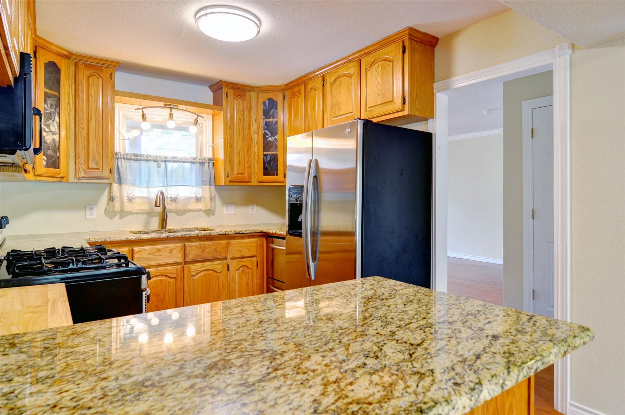 Single Family Residence For Rent in Tarrant County , 1110 Wade Hampton Street, Benbrook, Texas 76126, 3 Bedroom, 2 Bathroom, 2 Garage spaces, 1,570 Sqft, built in 1955, mls#21338554, Real Estate Agent in Benbrook, Homes For Rent in Tarrant county, Homes For Rent in Benbrook, Realtor in Benbrook Texas, Real Estate Brokerage Independent Realty Texas, Luminita Cordes Realtor