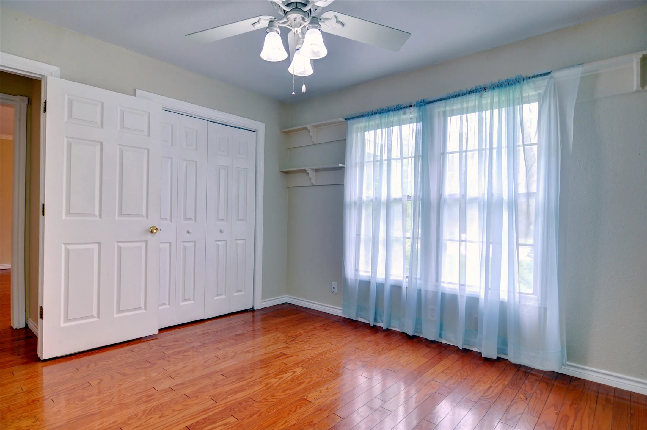 Single Family Residence For Rent in Tarrant County , 1110 Wade Hampton Street, Benbrook, Texas 76126, 3 Bedroom, 2 Bathroom, 2 Garage spaces, 1,570 Sqft, built in 1955, mls#21338554, Real Estate Agent in Benbrook, Homes For Rent in Tarrant county, Homes For Rent in Benbrook, Realtor in Benbrook Texas, Real Estate Brokerage Independent Realty Texas, Luminita Cordes Realtor
