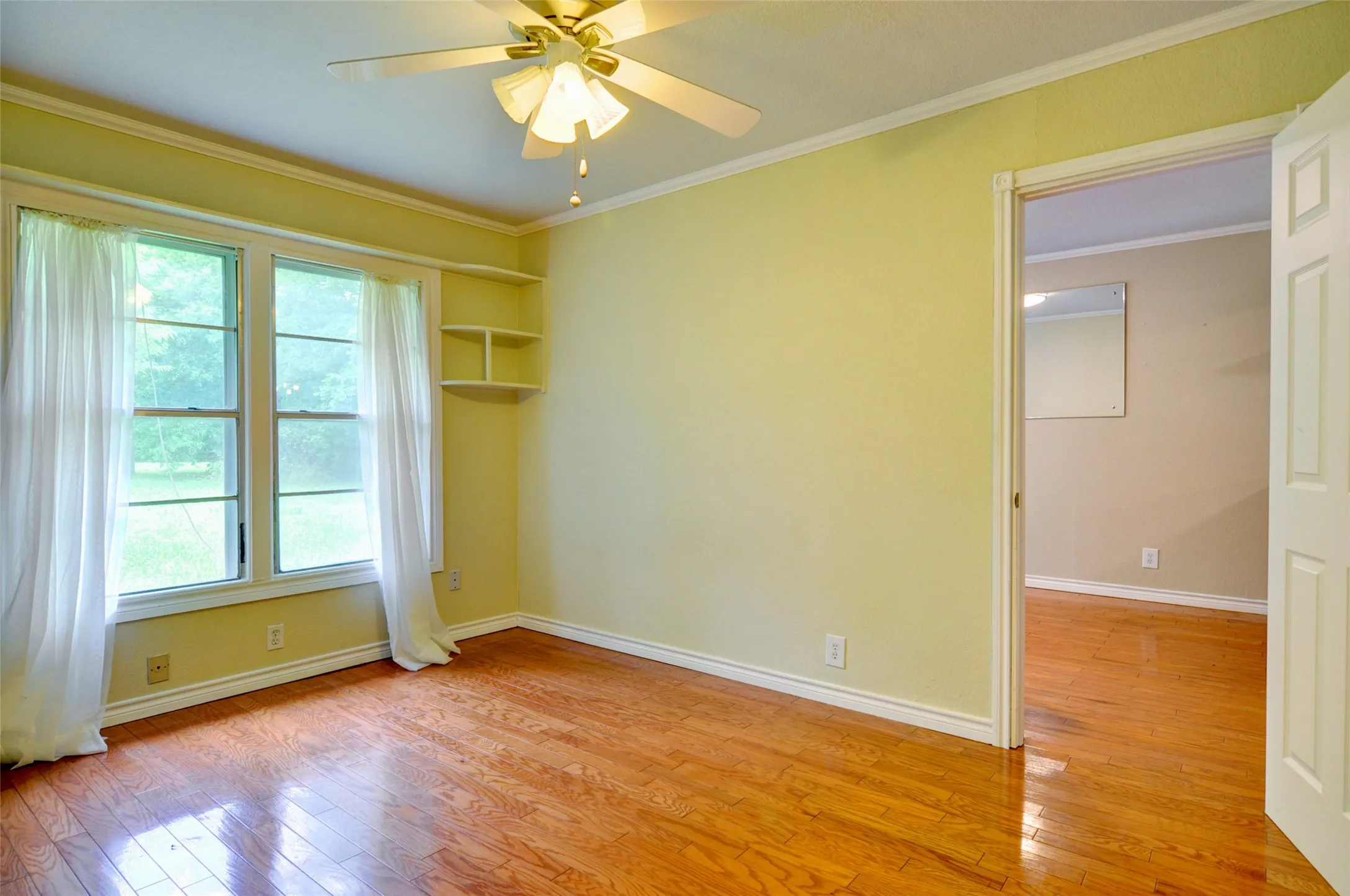Single Family Residence For Rent in Tarrant County , 1110 Wade Hampton Street, Benbrook, Texas 76126, 3 Bedroom, 2 Bathroom, 2 Garage spaces, 1,570 Sqft, built in 1955, mls#21338554, Real Estate Agent in Benbrook, Homes For Rent in Tarrant county, Homes For Rent in Benbrook, Realtor in Benbrook Texas, Real Estate Brokerage Independent Realty Texas, Luminita Cordes Realtor