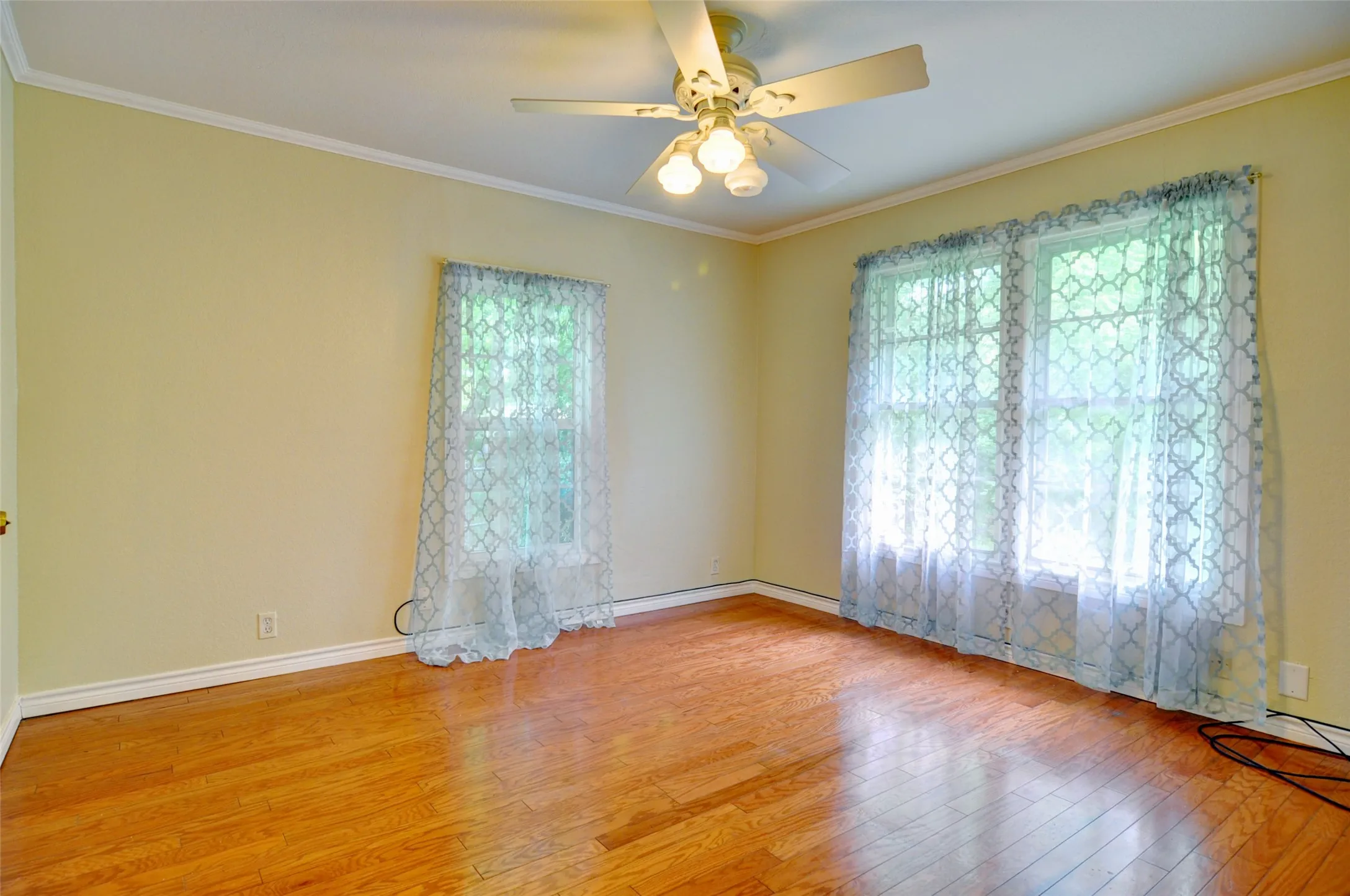 Single Family Residence For Rent in Tarrant County , 1110 Wade Hampton Street, Benbrook, Texas 76126, 3 Bedroom, 2 Bathroom, 2 Garage spaces, 1,570 Sqft, built in 1955, mls#21338554, Real Estate Agent in Benbrook, Homes For Rent in Tarrant county, Homes For Rent in Benbrook, Realtor in Benbrook Texas, Real Estate Brokerage Independent Realty Texas, Luminita Cordes Realtor