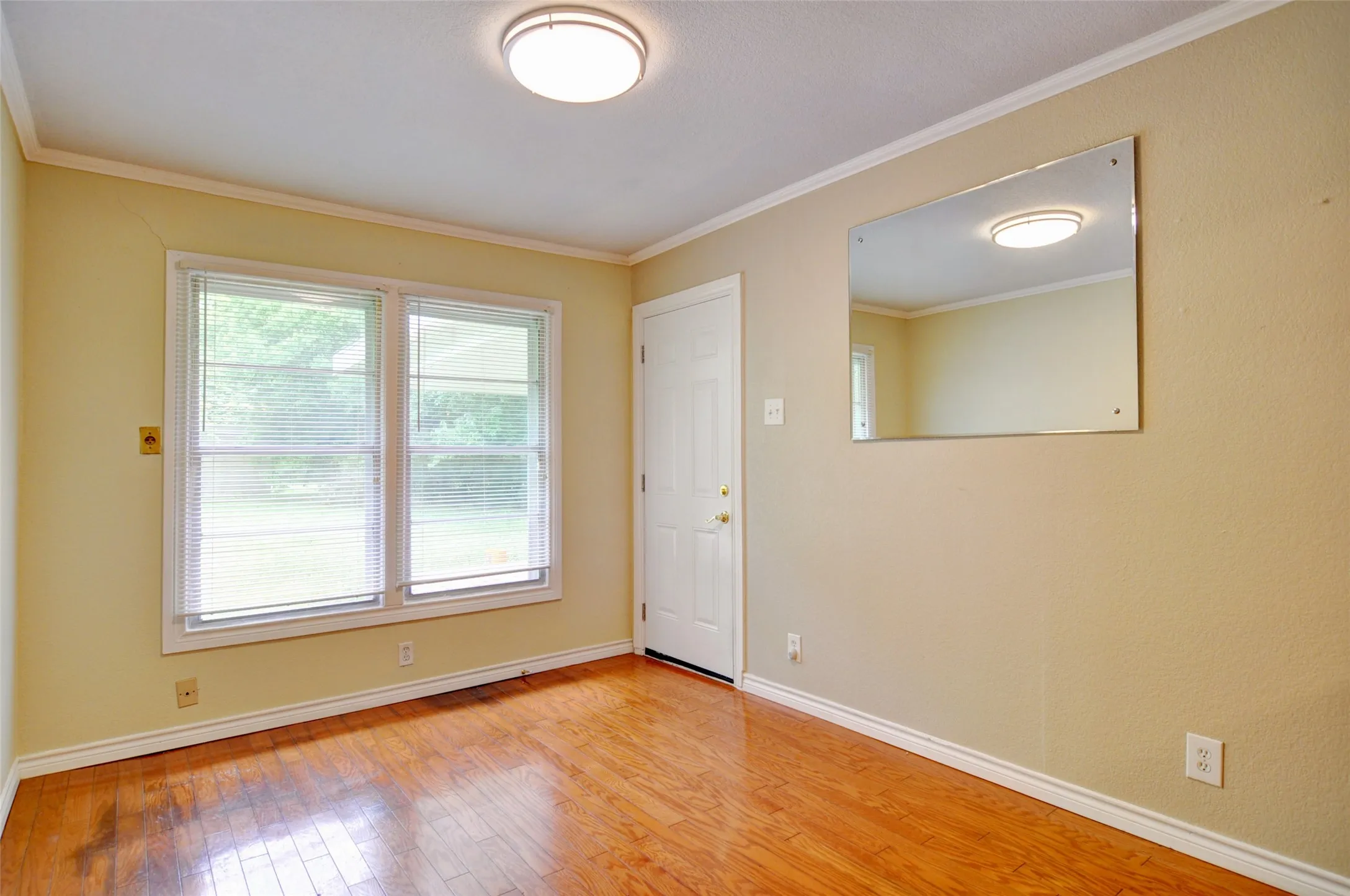 Single Family Residence For Rent in Tarrant County , 1110 Wade Hampton Street, Benbrook, Texas 76126, 3 Bedroom, 2 Bathroom, 2 Garage spaces, 1,570 Sqft, built in 1955, mls#21338554, Real Estate Agent in Benbrook, Homes For Rent in Tarrant county, Homes For Rent in Benbrook, Realtor in Benbrook Texas, Real Estate Brokerage Independent Realty Texas, Luminita Cordes Realtor