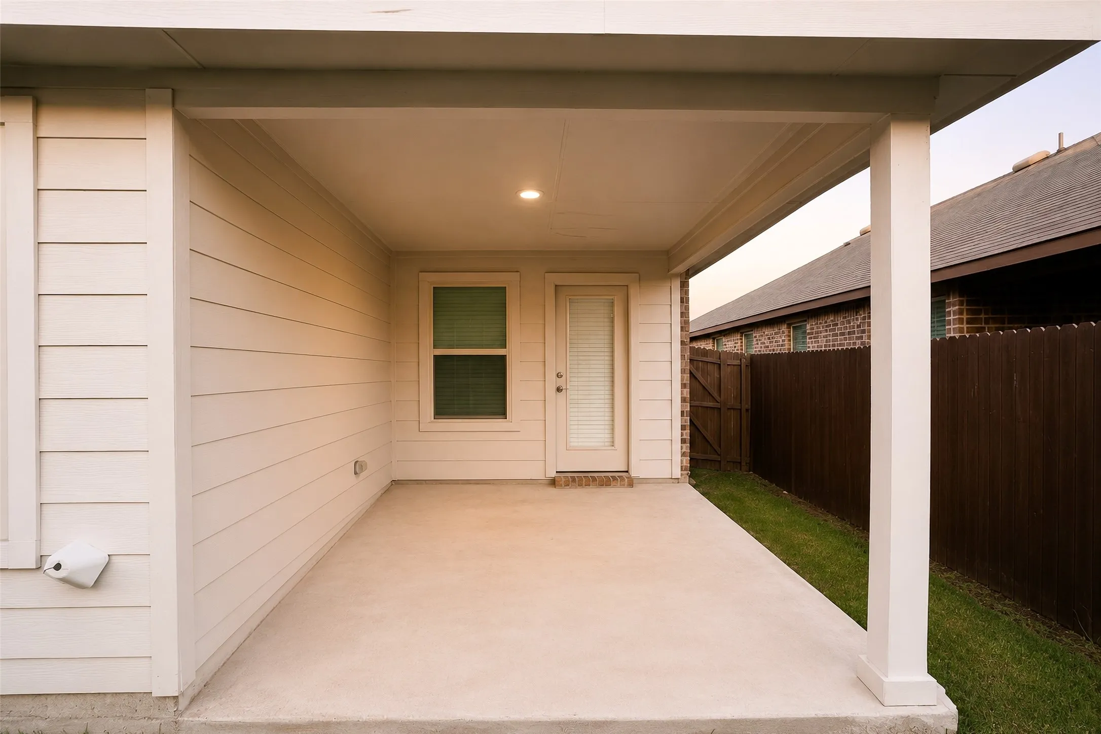 Single Family Residence For Sale in Kaufman County , 1221 Trevino Road, Forney, Texas 75126, 4 Bedroom, 3 Bathroom, 2 Garage spaces, 2,120 Sqft, built in 2021, mls#21338560, Real Estate Agent in Forney, Homes For Sale in Kaufman county, Homes For Sale in Forney, Realtor in Forney Texas, Real Estate Brokerage Independent Realty Texas, Luminita Cordes Realtor