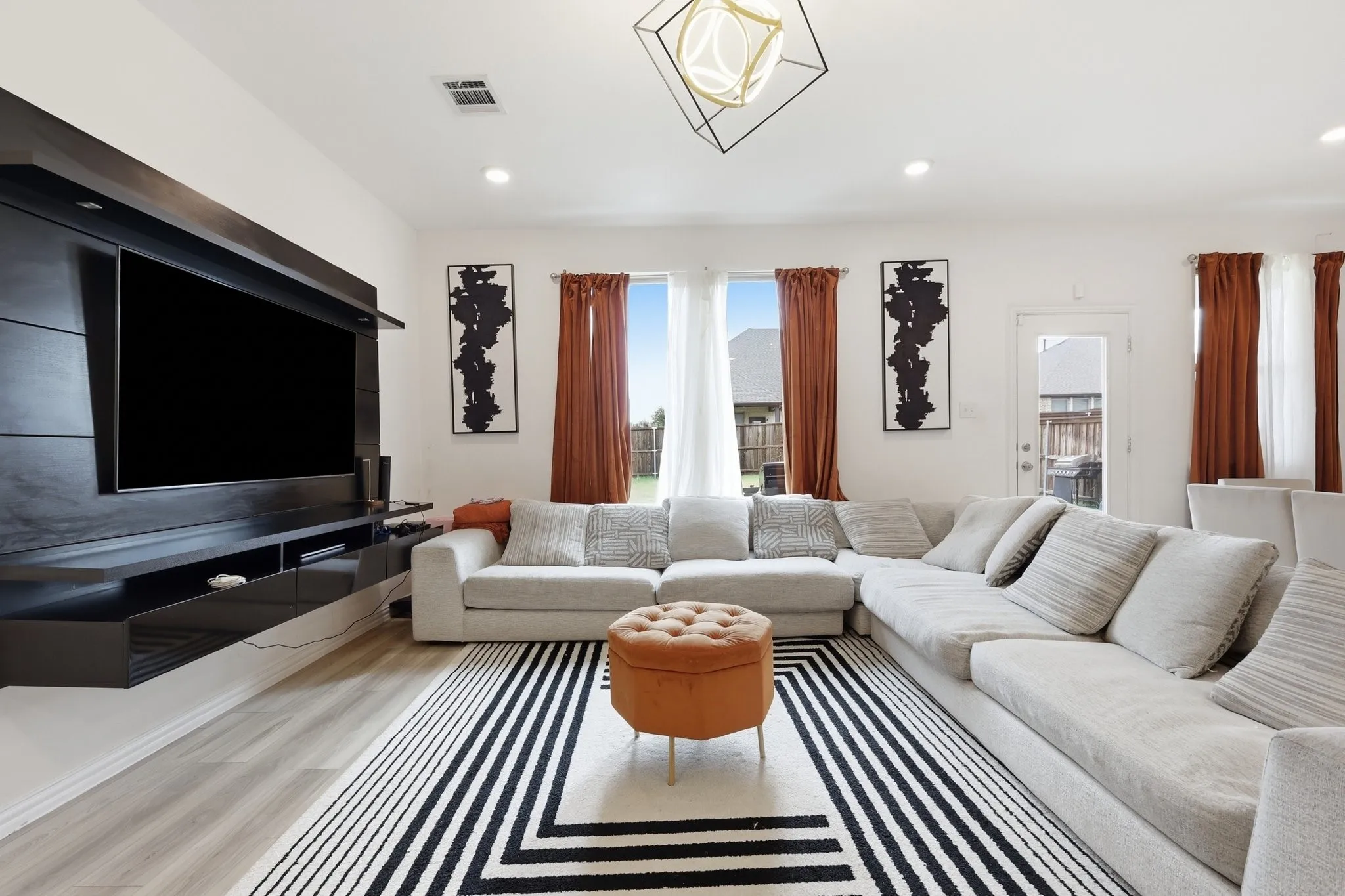 Single Family Residence For Rent in Kaufman County , 1728 Pegasus Drive, Forney, Texas 75126, 3 Bedroom, 3 Bathroom, 2 Garage spaces, 2,389 Sqft, built in 2022, mls#21337773, Real Estate Agent in Forney, Homes For Rent in Kaufman county, Homes For Rent in Forney, Realtor in Forney Texas, Real Estate Brokerage Independent Realty Texas, Luminita Cordes Realtor