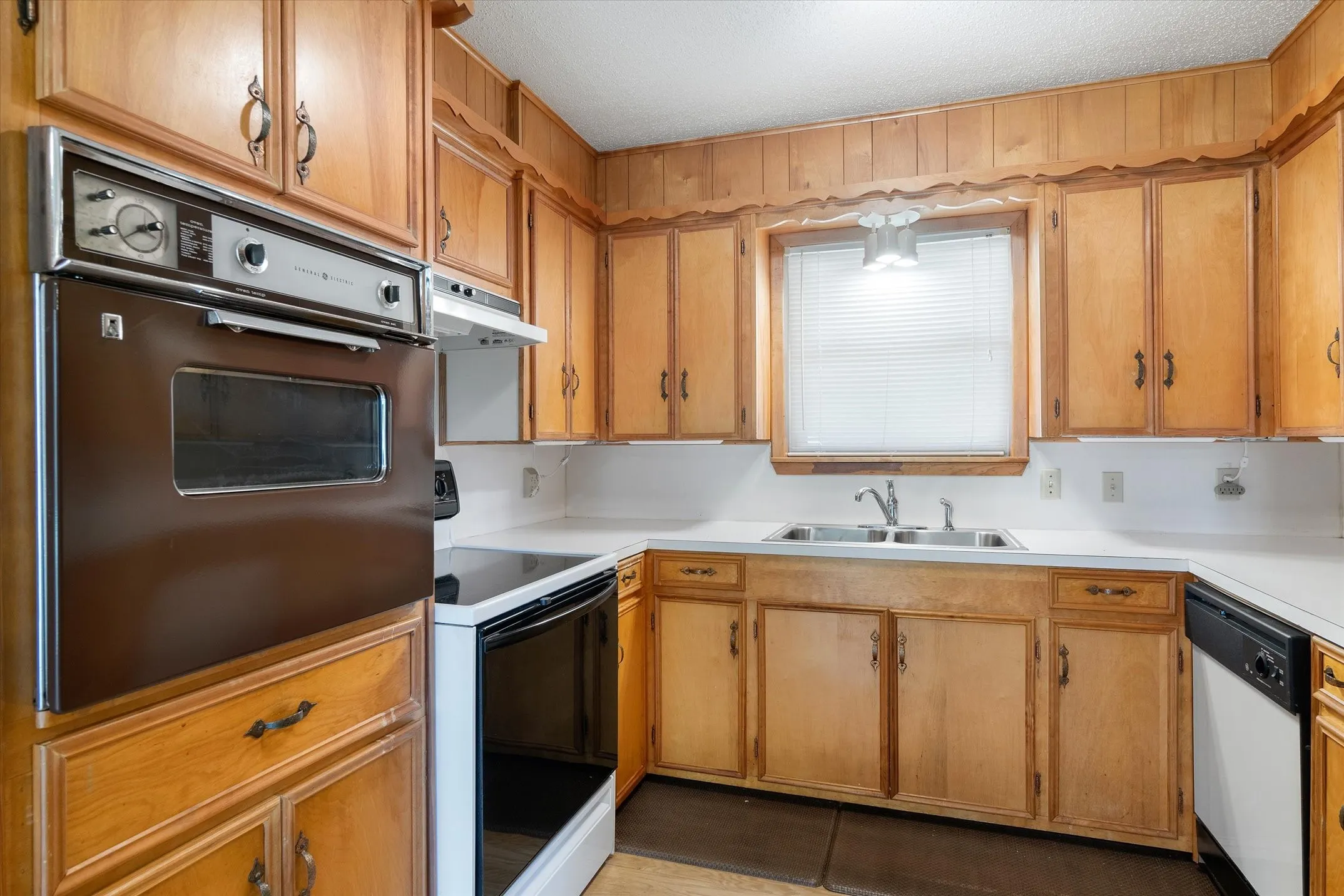 Single Family Residence For Rent in Van Zandt County , 14773 Fm 1255, Canton, Texas 75103, 3 Bedroom, 2 Bathroom, Garage spaces, 1,727 Sqft, built in 1969, mls#21337514, Real Estate Agent in Canton, Homes For Rent in Van Zandt county, Homes For Rent in Canton, Realtor in Canton Texas, Real Estate Brokerage Independent Realty Texas, Luminita Cordes Realtor