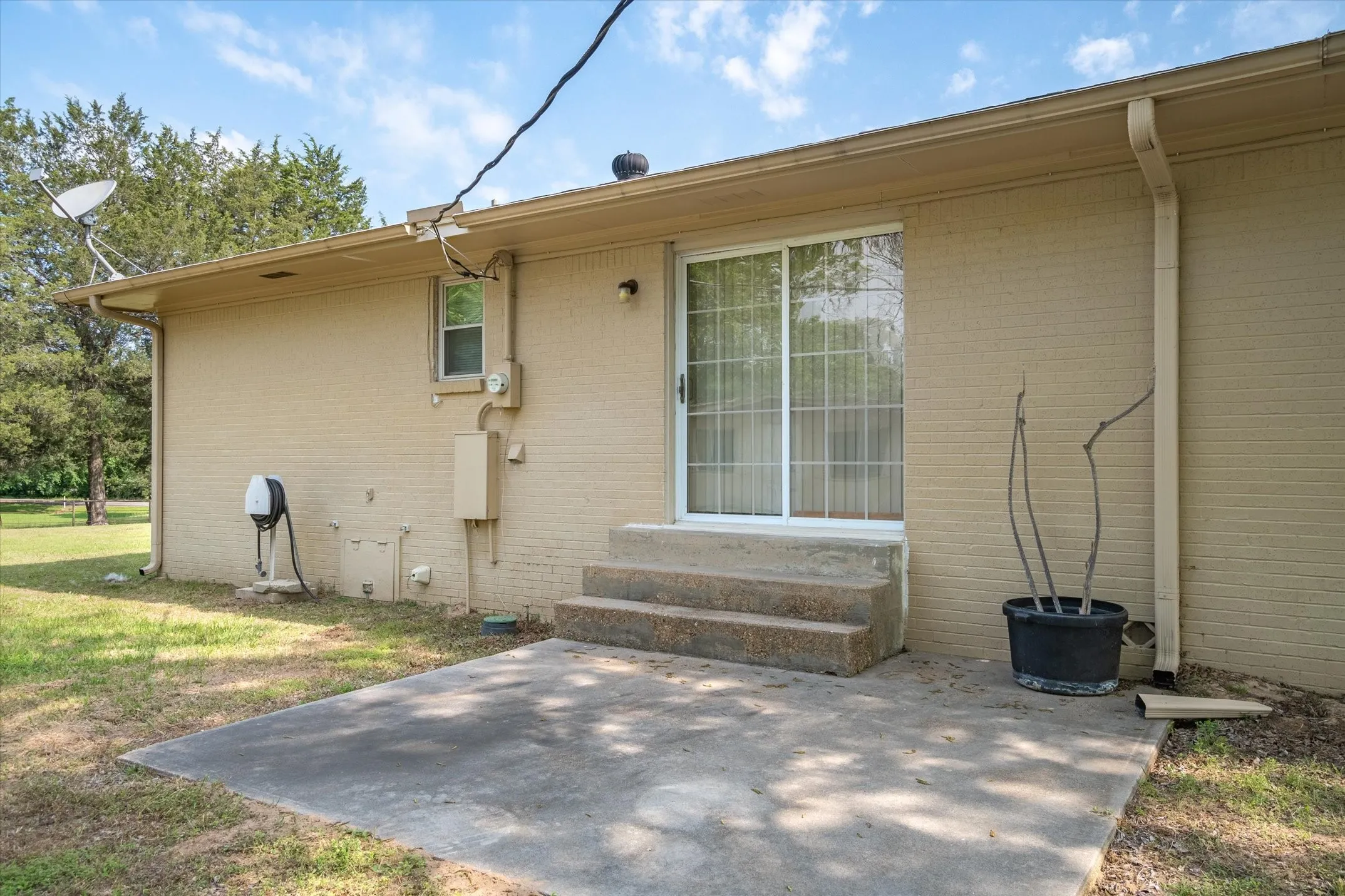 Single Family Residence For Rent in Van Zandt County , 14773 Fm 1255, Canton, Texas 75103, 3 Bedroom, 2 Bathroom, Garage spaces, 1,727 Sqft, built in 1969, mls#21337514, Real Estate Agent in Canton, Homes For Rent in Van Zandt county, Homes For Rent in Canton, Realtor in Canton Texas, Real Estate Brokerage Independent Realty Texas, Luminita Cordes Realtor