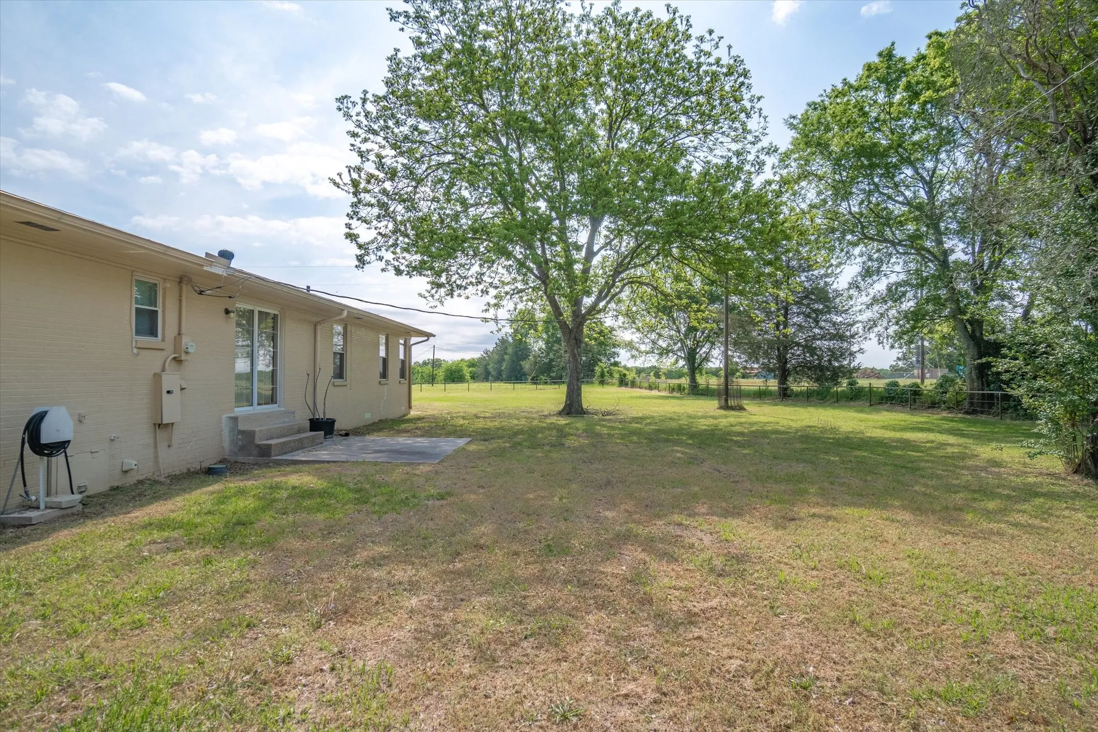 Single Family Residence For Rent in Van Zandt County , 14773 Fm 1255, Canton, Texas 75103, 3 Bedroom, 2 Bathroom, Garage spaces, 1,727 Sqft, built in 1969, mls#21337514, Real Estate Agent in Canton, Homes For Rent in Van Zandt county, Homes For Rent in Canton, Realtor in Canton Texas, Real Estate Brokerage Independent Realty Texas, Luminita Cordes Realtor