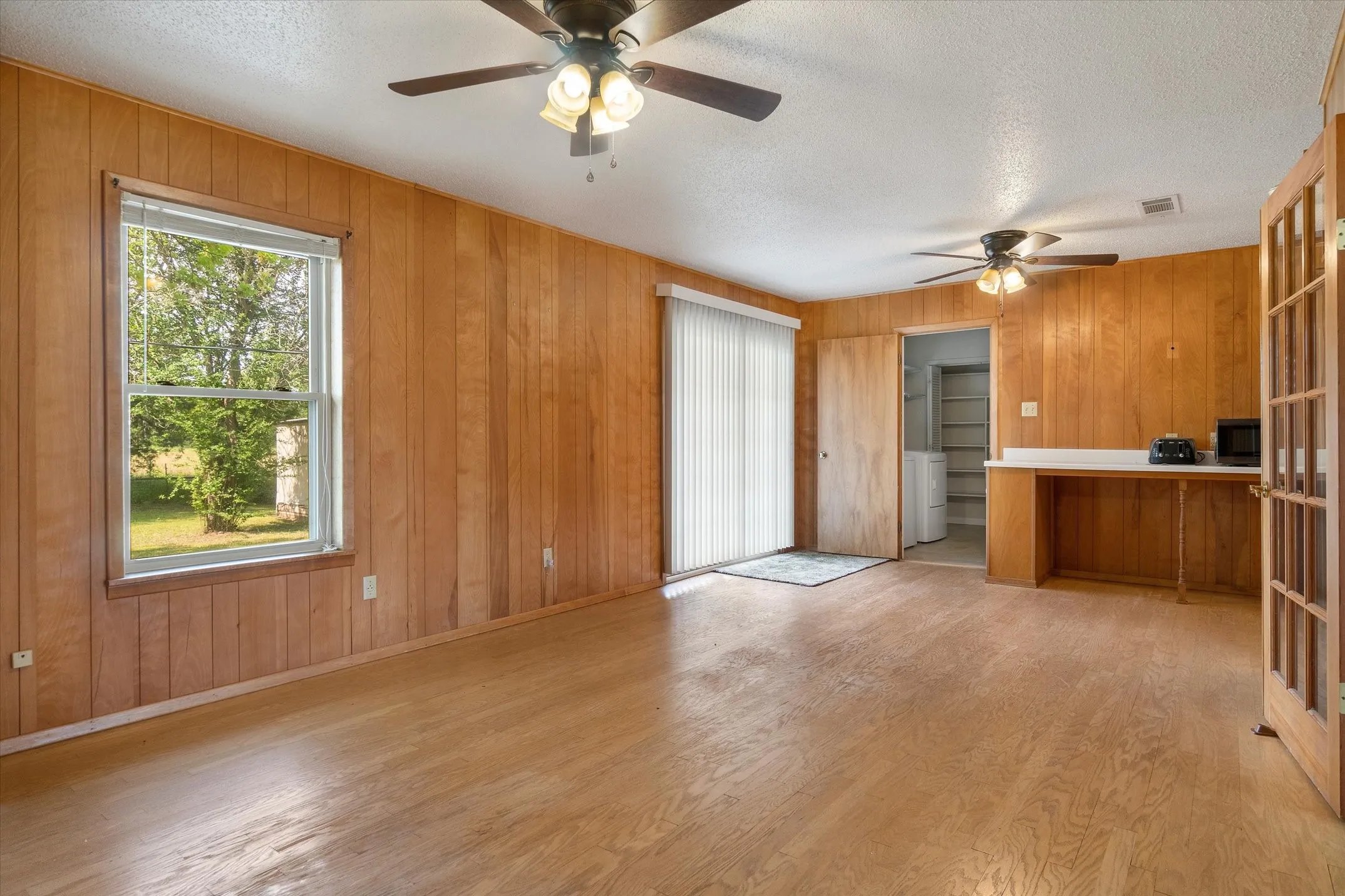 Single Family Residence For Rent in Van Zandt County , 14773 Fm 1255, Canton, Texas 75103, 3 Bedroom, 2 Bathroom, Garage spaces, 1,727 Sqft, built in 1969, mls#21337514, Real Estate Agent in Canton, Homes For Rent in Van Zandt county, Homes For Rent in Canton, Realtor in Canton Texas, Real Estate Brokerage Independent Realty Texas, Luminita Cordes Realtor