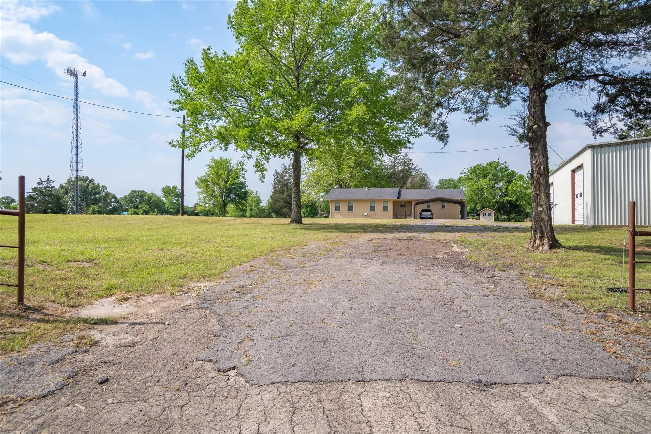 Single Family Residence For Rent in Van Zandt County , 14773 Fm 1255, Canton, Texas 75103, 3 Bedroom, 2 Bathroom, Garage spaces, 1,727 Sqft, built in 1969, mls#21337514, Real Estate Agent in Canton, Homes For Rent in Van Zandt county, Homes For Rent in Canton, Realtor in Canton Texas, Real Estate Brokerage Independent Realty Texas, Luminita Cordes Realtor