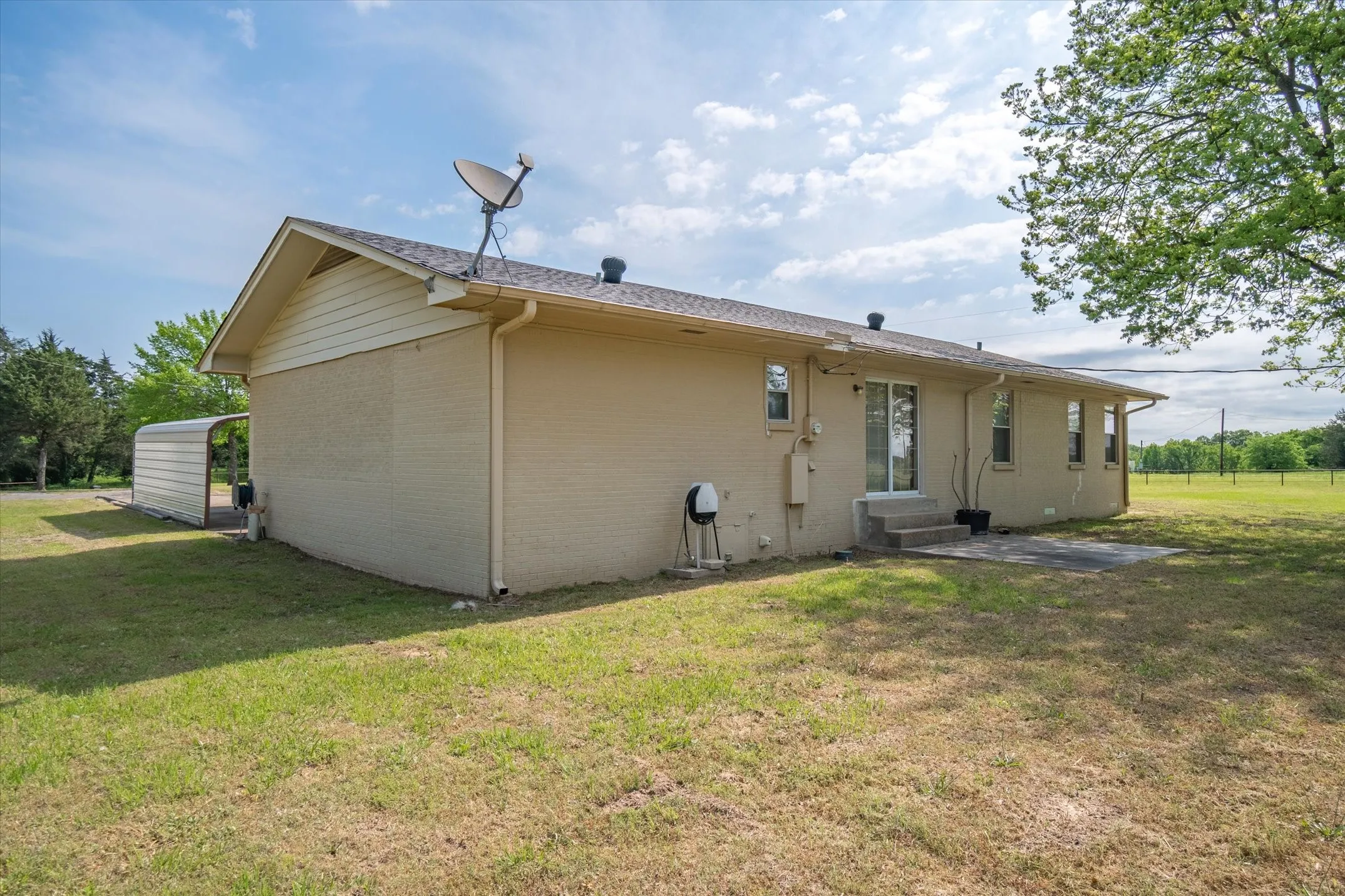 Single Family Residence For Rent in Van Zandt County , 14773 Fm 1255, Canton, Texas 75103, 3 Bedroom, 2 Bathroom, Garage spaces, 1,727 Sqft, built in 1969, mls#21337514, Real Estate Agent in Canton, Homes For Rent in Van Zandt county, Homes For Rent in Canton, Realtor in Canton Texas, Real Estate Brokerage Independent Realty Texas, Luminita Cordes Realtor