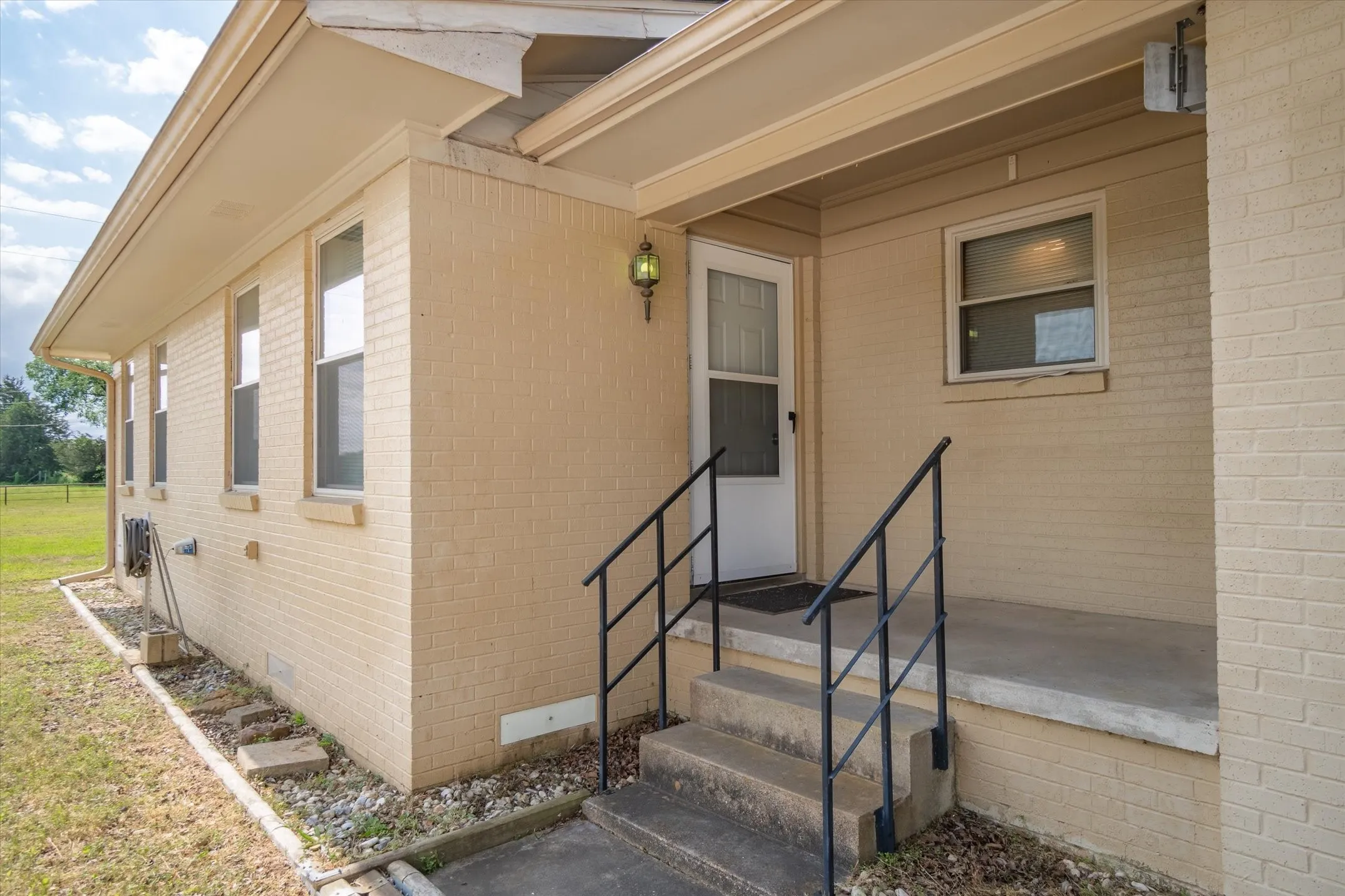 Single Family Residence For Rent in Van Zandt County , 14773 Fm 1255, Canton, Texas 75103, 3 Bedroom, 2 Bathroom, Garage spaces, 1,727 Sqft, built in 1969, mls#21337514, Real Estate Agent in Canton, Homes For Rent in Van Zandt county, Homes For Rent in Canton, Realtor in Canton Texas, Real Estate Brokerage Independent Realty Texas, Luminita Cordes Realtor