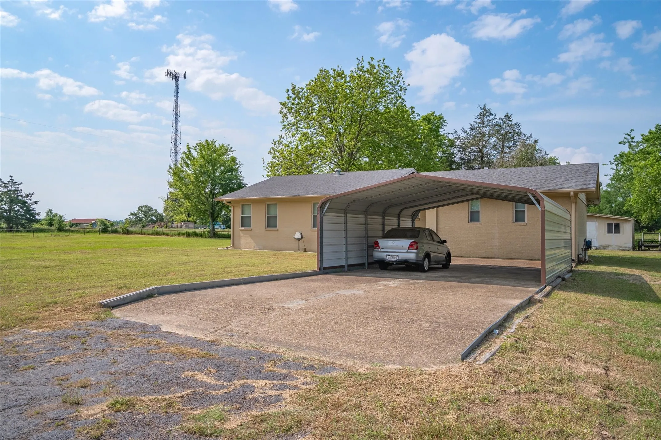 Single Family Residence For Rent in Van Zandt County , 14773 Fm 1255, Canton, Texas 75103, 3 Bedroom, 2 Bathroom, Garage spaces, 1,727 Sqft, built in 1969, mls#21337514, Real Estate Agent in Canton, Homes For Rent in Van Zandt county, Homes For Rent in Canton, Realtor in Canton Texas, Real Estate Brokerage Independent Realty Texas, Luminita Cordes Realtor