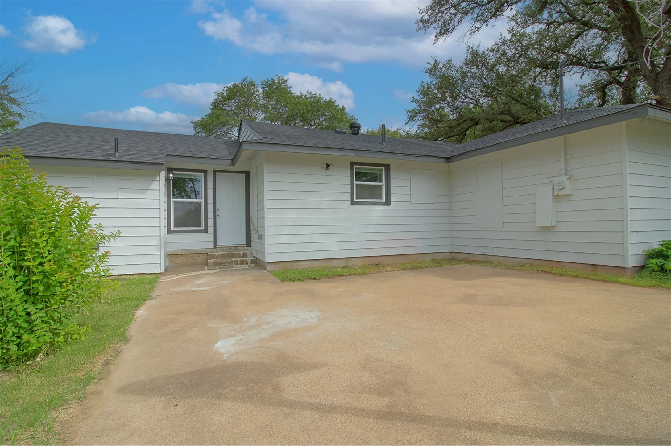 Single Family Residence For Sale in Tarrant County , 7325 Aberdeen Drive, Fort Worth, Texas 76116, 4 Bedroom, 2 Bathroom, Garage spaces, 1,380 Sqft, built in 1951, mls#21338139, Real Estate Agent in Fort Worth, Homes For Sale in Tarrant county, Homes For Sale in Fort Worth, Realtor in Fort Worth Texas, Real Estate Brokerage Independent Realty Texas, Luminita Cordes Realtor