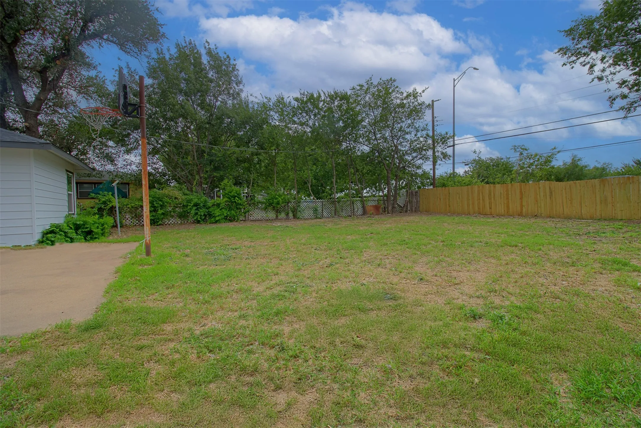 Single Family Residence For Sale in Tarrant County , 7325 Aberdeen Drive, Fort Worth, Texas 76116, 4 Bedroom, 2 Bathroom, Garage spaces, 1,380 Sqft, built in 1951, mls#21338139, Real Estate Agent in Fort Worth, Homes For Sale in Tarrant county, Homes For Sale in Fort Worth, Realtor in Fort Worth Texas, Real Estate Brokerage Independent Realty Texas, Luminita Cordes Realtor