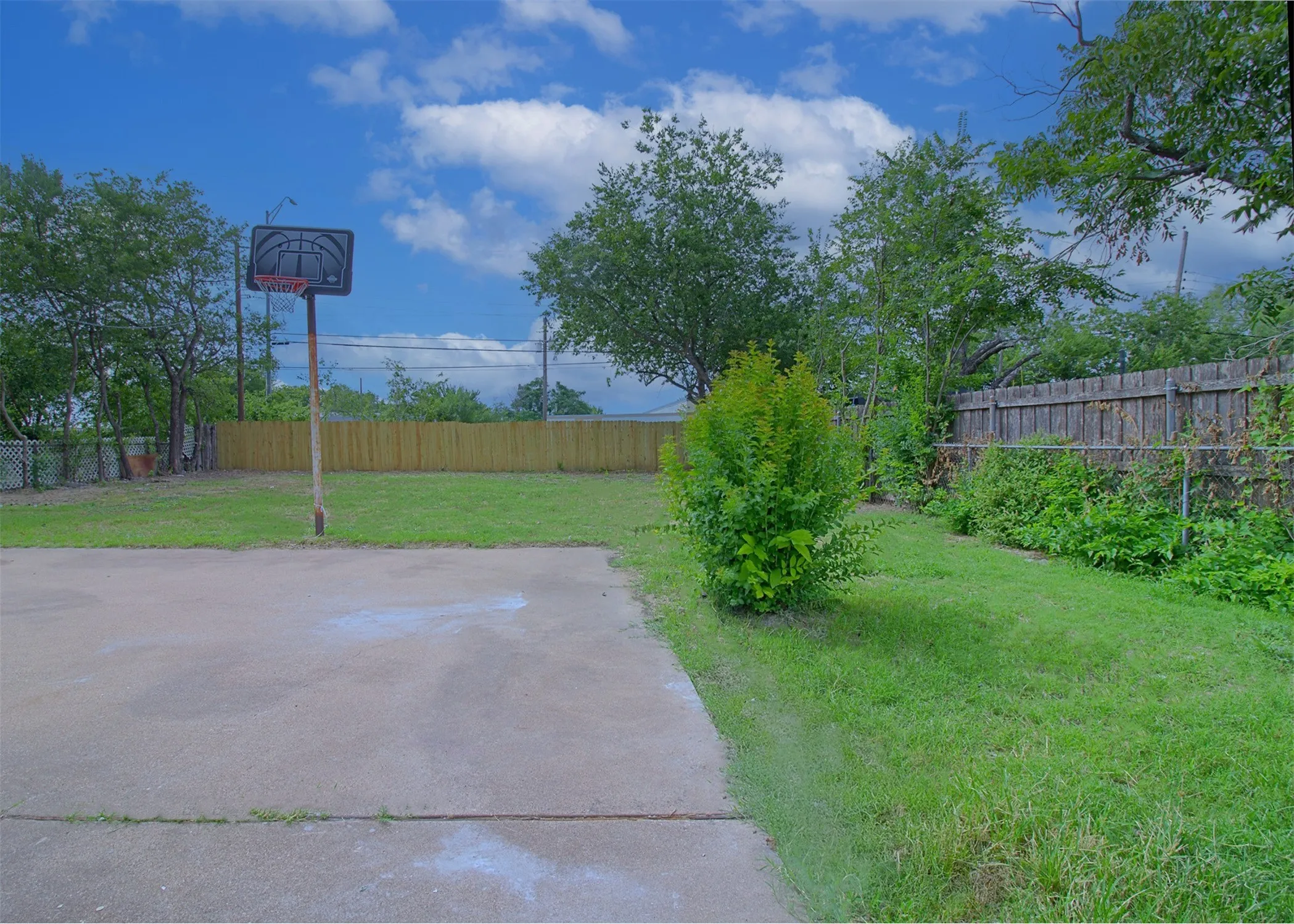 Single Family Residence For Sale in Tarrant County , 7325 Aberdeen Drive, Fort Worth, Texas 76116, 4 Bedroom, 2 Bathroom, Garage spaces, 1,380 Sqft, built in 1951, mls#21338139, Real Estate Agent in Fort Worth, Homes For Sale in Tarrant county, Homes For Sale in Fort Worth, Realtor in Fort Worth Texas, Real Estate Brokerage Independent Realty Texas, Luminita Cordes Realtor