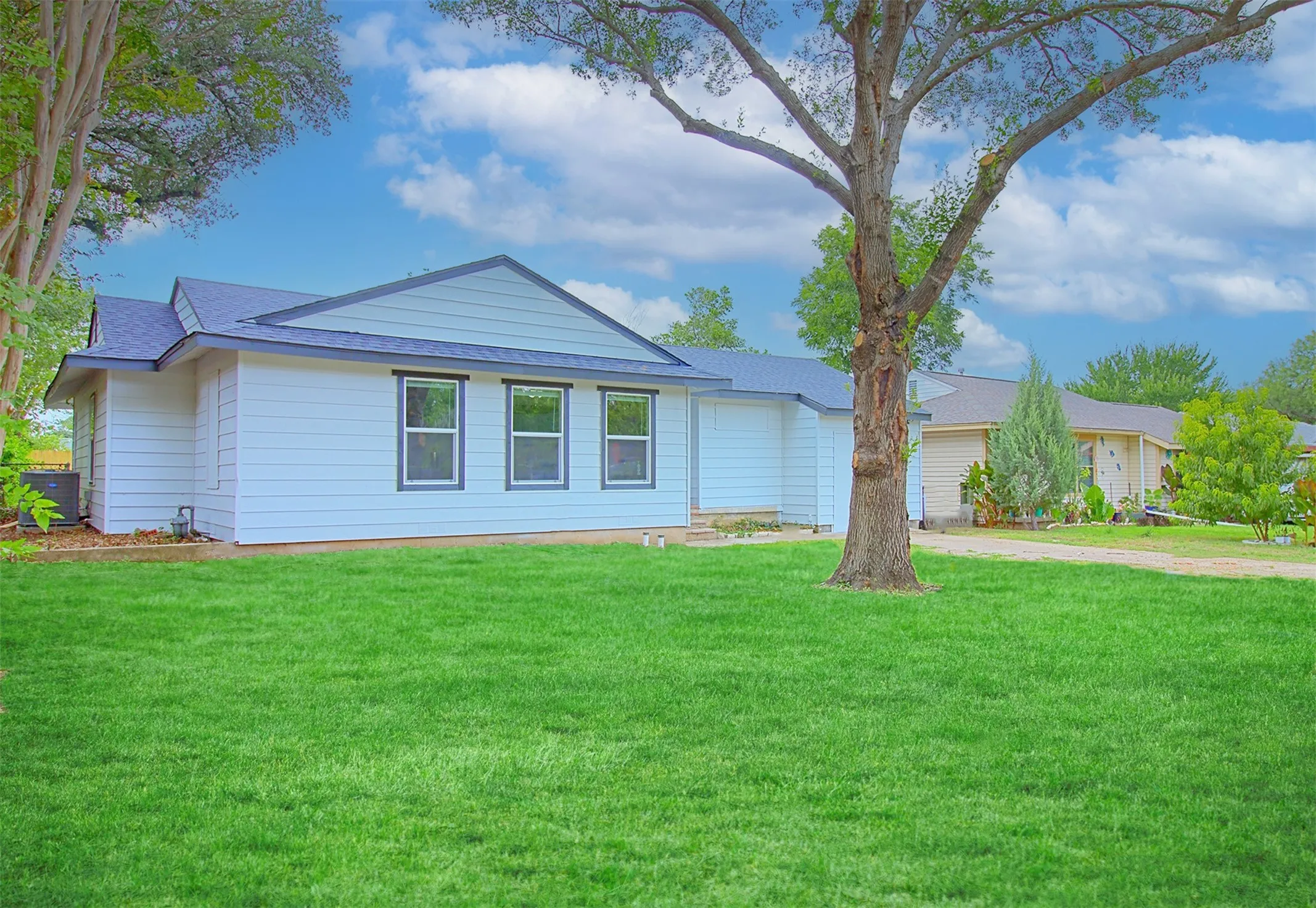 Single Family Residence For Sale in Tarrant County , 7325 Aberdeen Drive, Fort Worth, Texas 76116, 4 Bedroom, 2 Bathroom, Garage spaces, 1,380 Sqft, built in 1951, mls#21338139, Real Estate Agent in Fort Worth, Homes For Sale in Tarrant county, Homes For Sale in Fort Worth, Realtor in Fort Worth Texas, Real Estate Brokerage Independent Realty Texas, Luminita Cordes Realtor