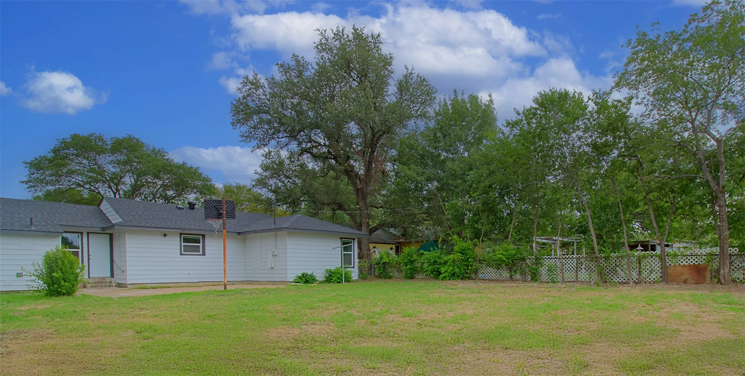 Single Family Residence For Sale in Tarrant County , 7325 Aberdeen Drive, Fort Worth, Texas 76116, 4 Bedroom, 2 Bathroom, Garage spaces, 1,380 Sqft, built in 1951, mls#21338139, Real Estate Agent in Fort Worth, Homes For Sale in Tarrant county, Homes For Sale in Fort Worth, Realtor in Fort Worth Texas, Real Estate Brokerage Independent Realty Texas, Luminita Cordes Realtor