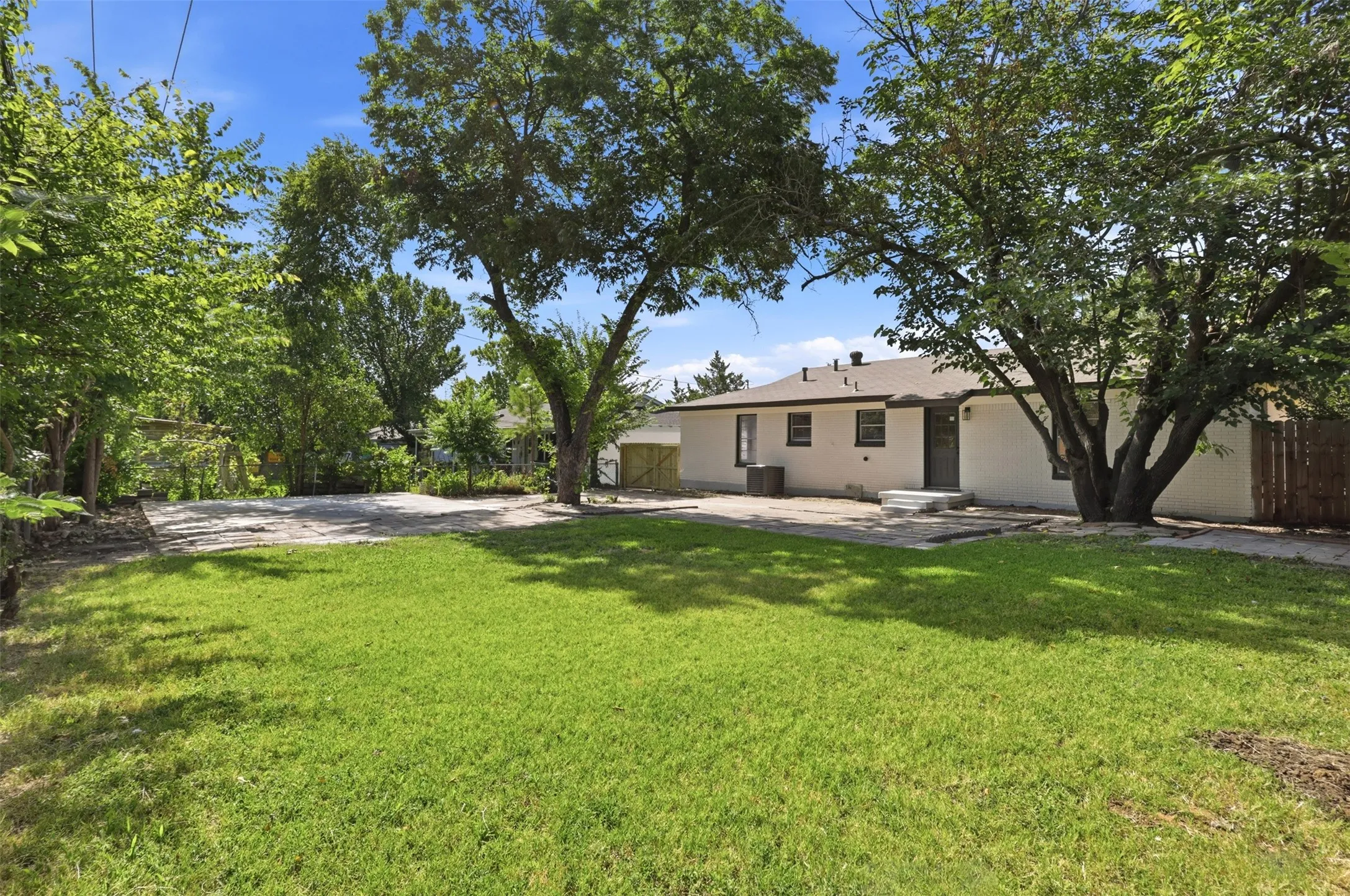 Single Family Residence For Sale in Tarrant County , 5421 Palmer Drive, Haltom City, Texas 76117, 4 Bedroom, 2 Bathroom, Garage spaces, 1,606 Sqft, built in 1956, mls#21336231, Real Estate Agent in Haltom City, Homes For Sale in Tarrant county, Homes For Sale in Haltom City, Realtor in Haltom City Texas, Real Estate Brokerage Independent Realty Texas, Luminita Cordes Realtor